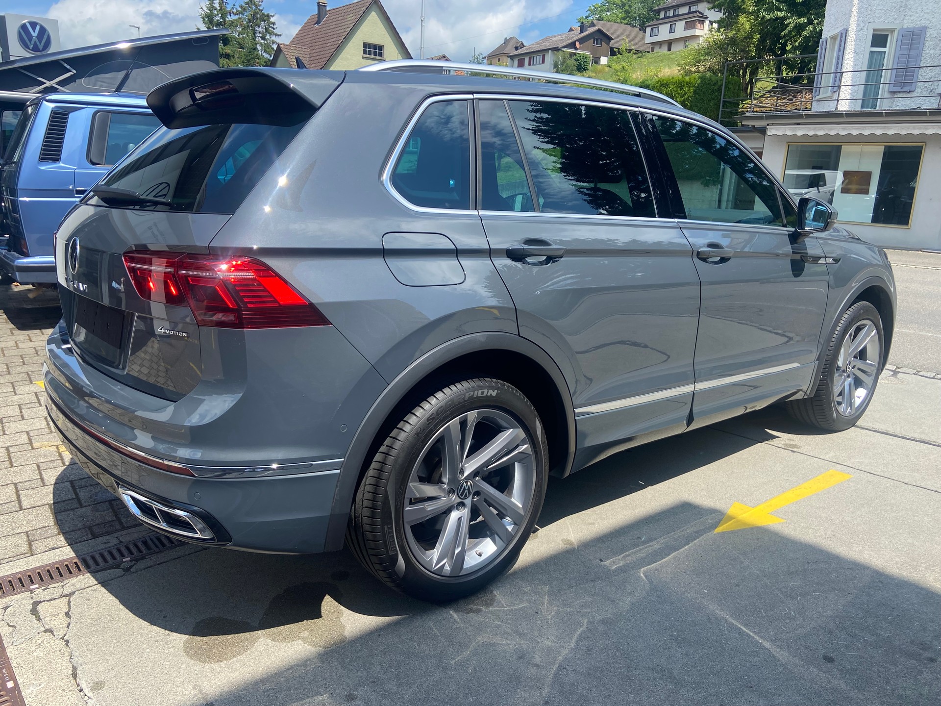 VW Tiguan 2.0TSI R-Line 4Motion DSG-showroom-element-3