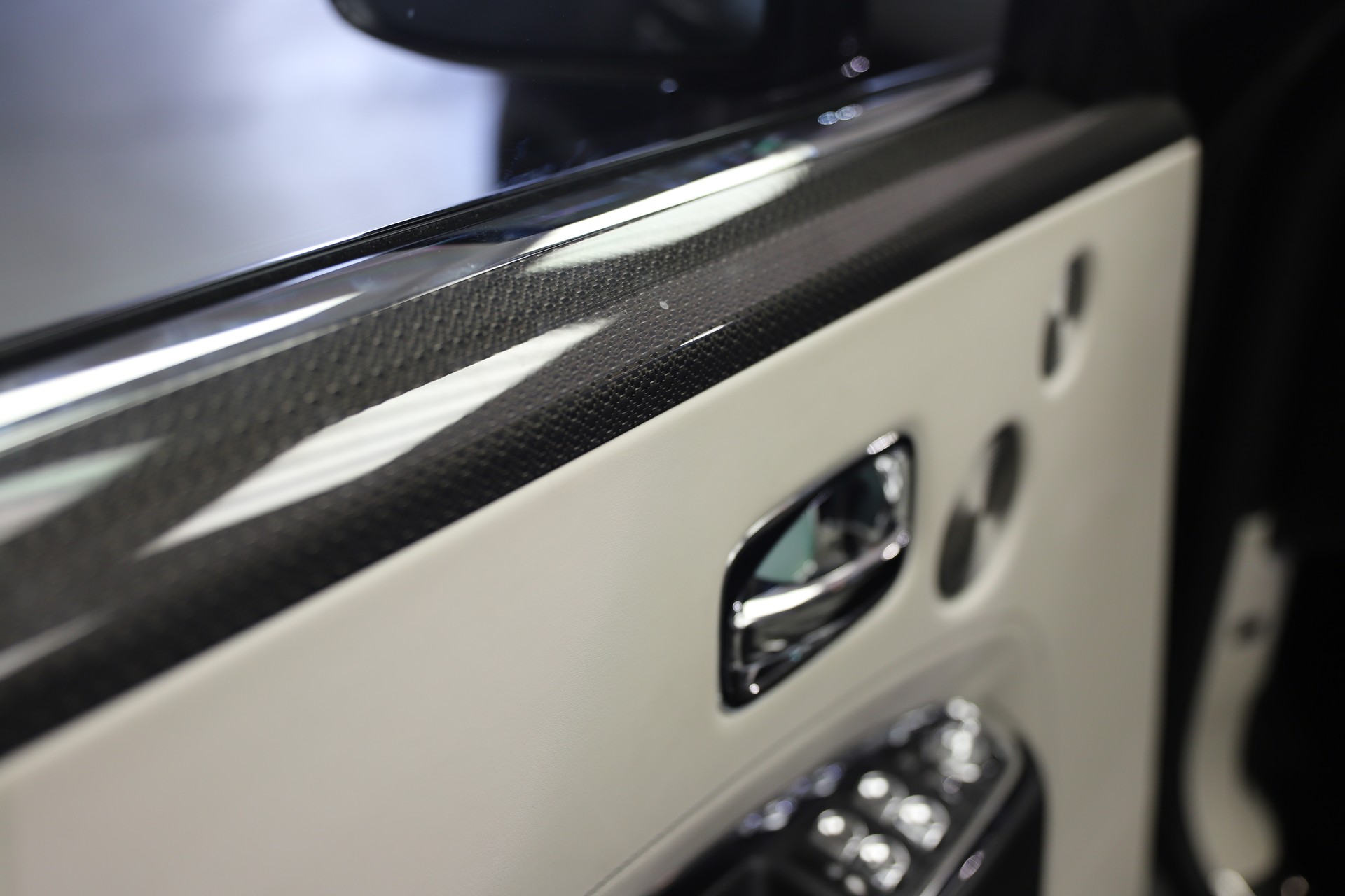 ROLLS-ROYCE Ghost 6.6 V12 Black Badge-image-12