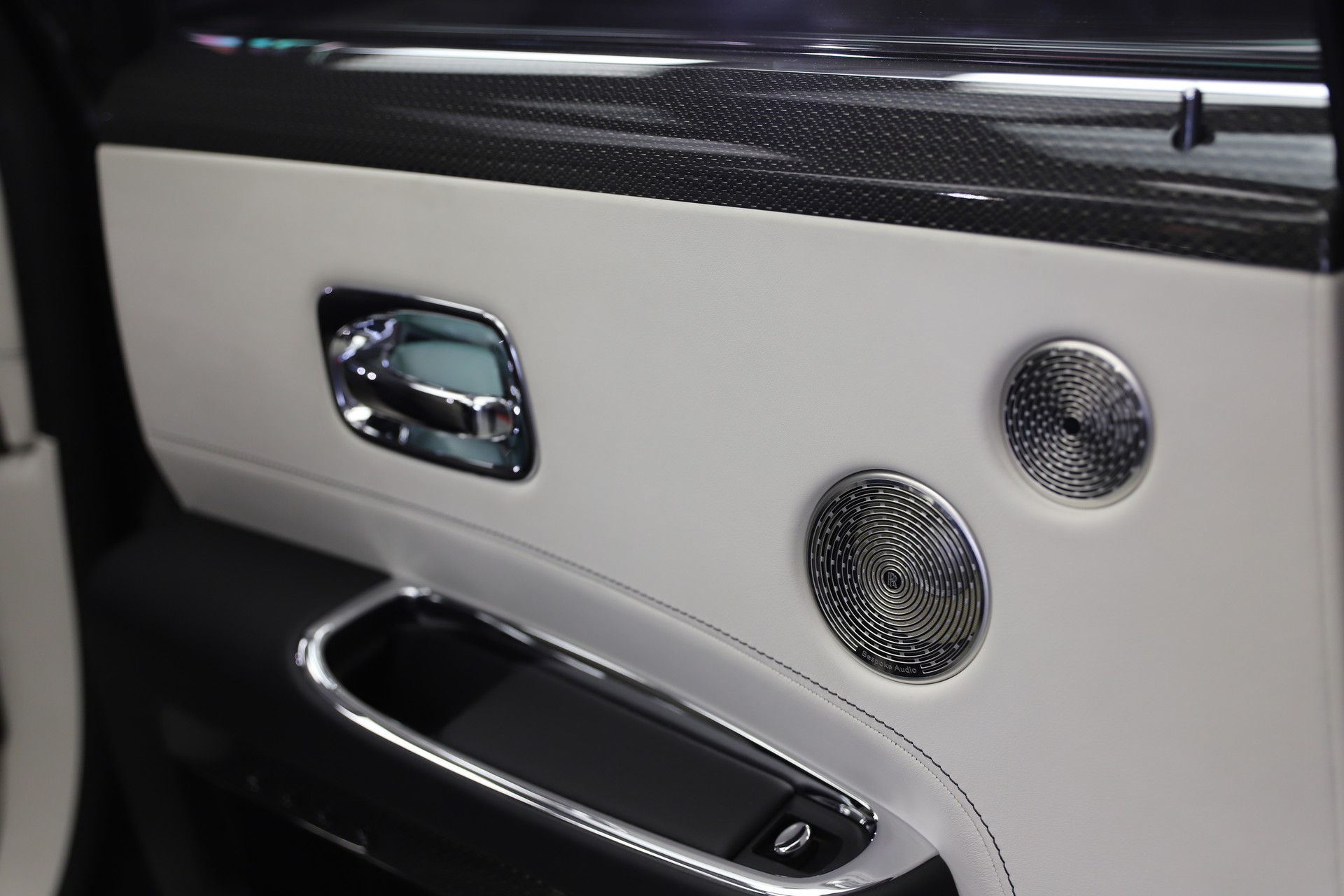 ROLLS-ROYCE Ghost 6.6 V12 Black Badge-image-13