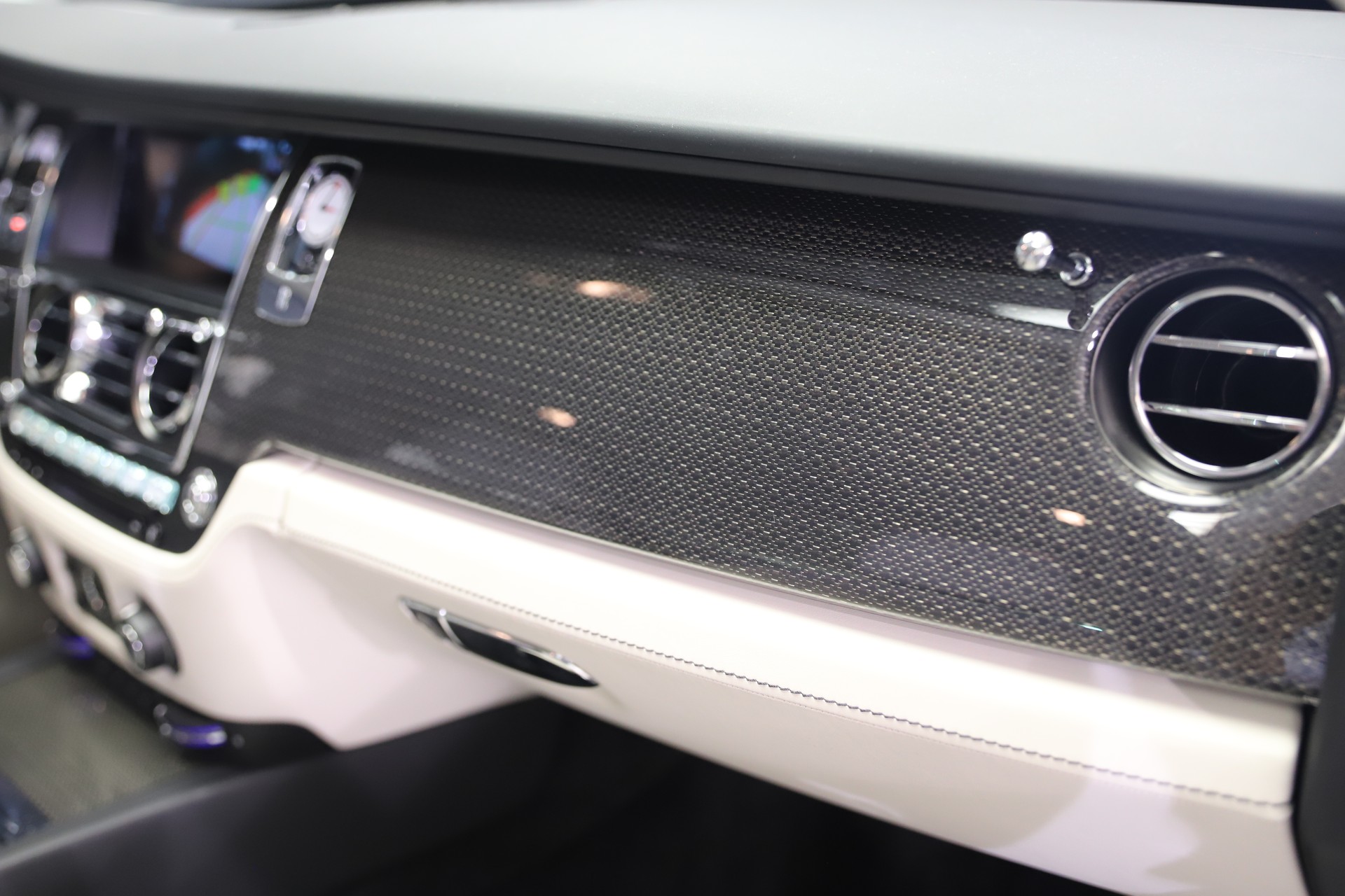 ROLLS-ROYCE Ghost 6.6 V12 Black Badge-image-16