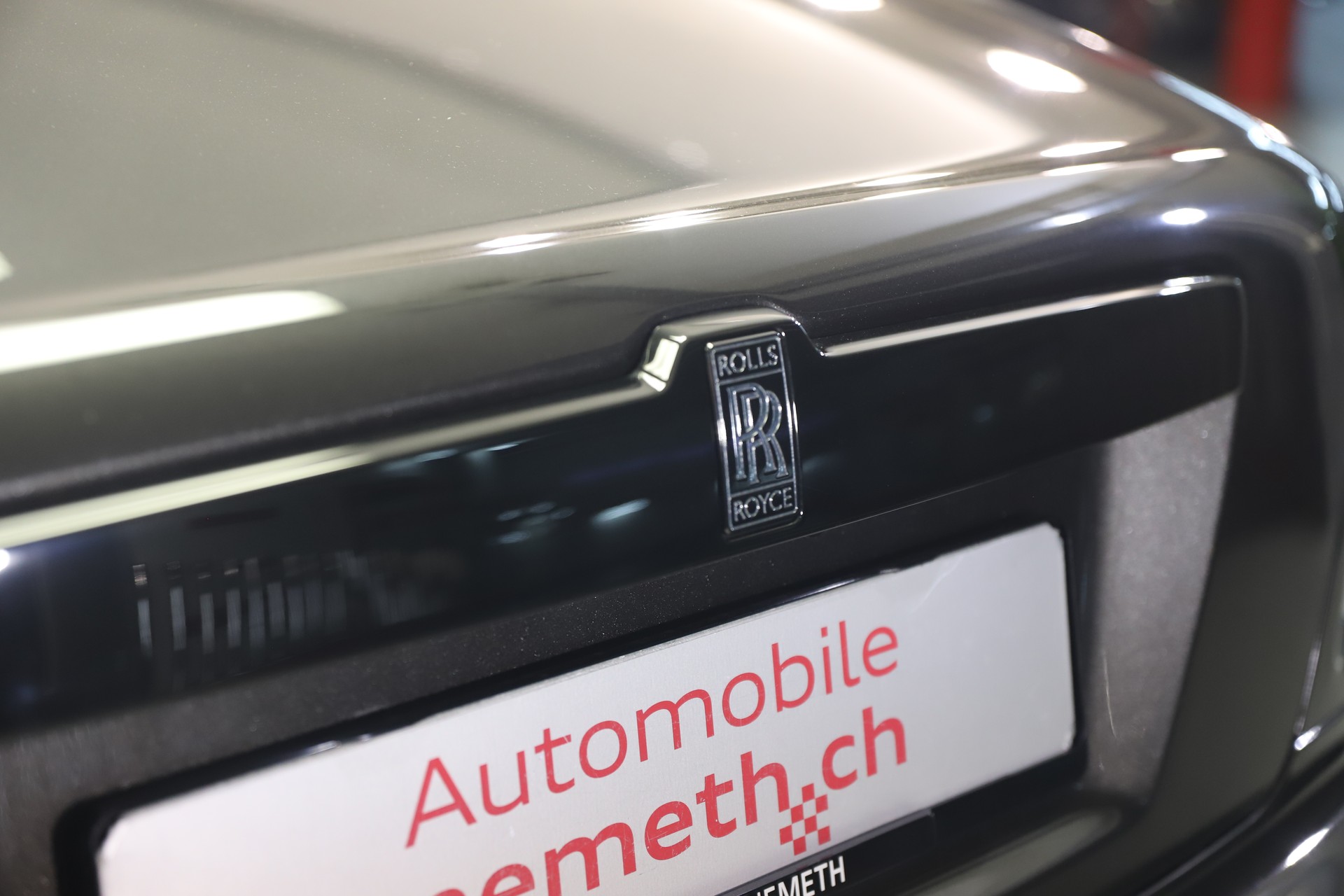 ROLLS-ROYCE Ghost 6.6 V12 Black Badge-image-6