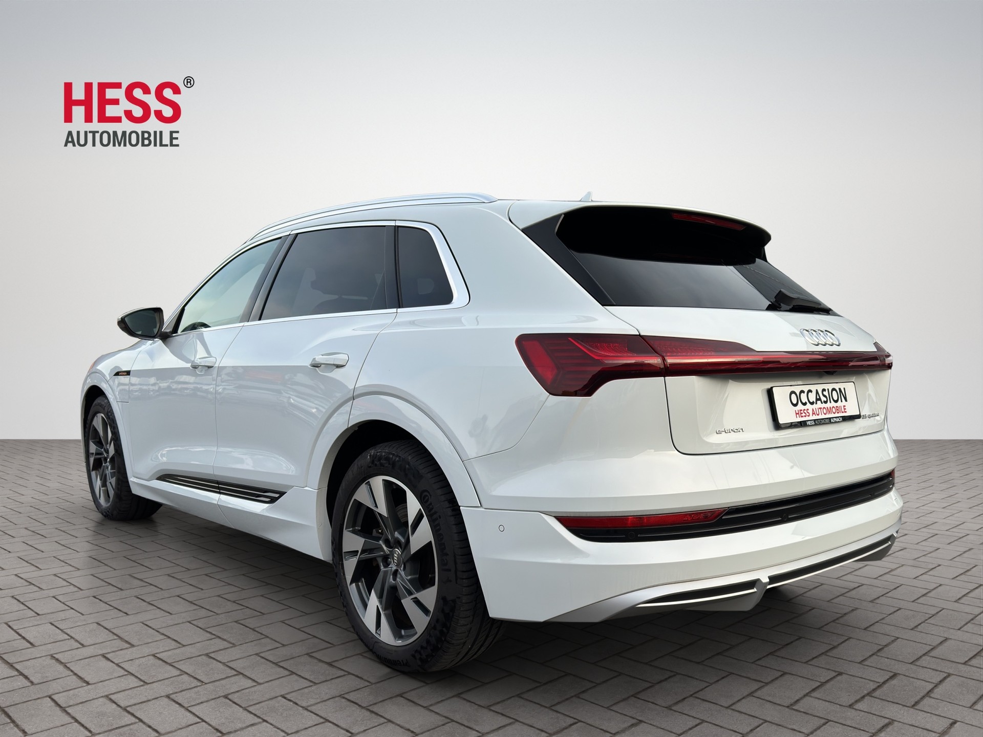 AUDI e-tron 55 S Line quattro-image-4