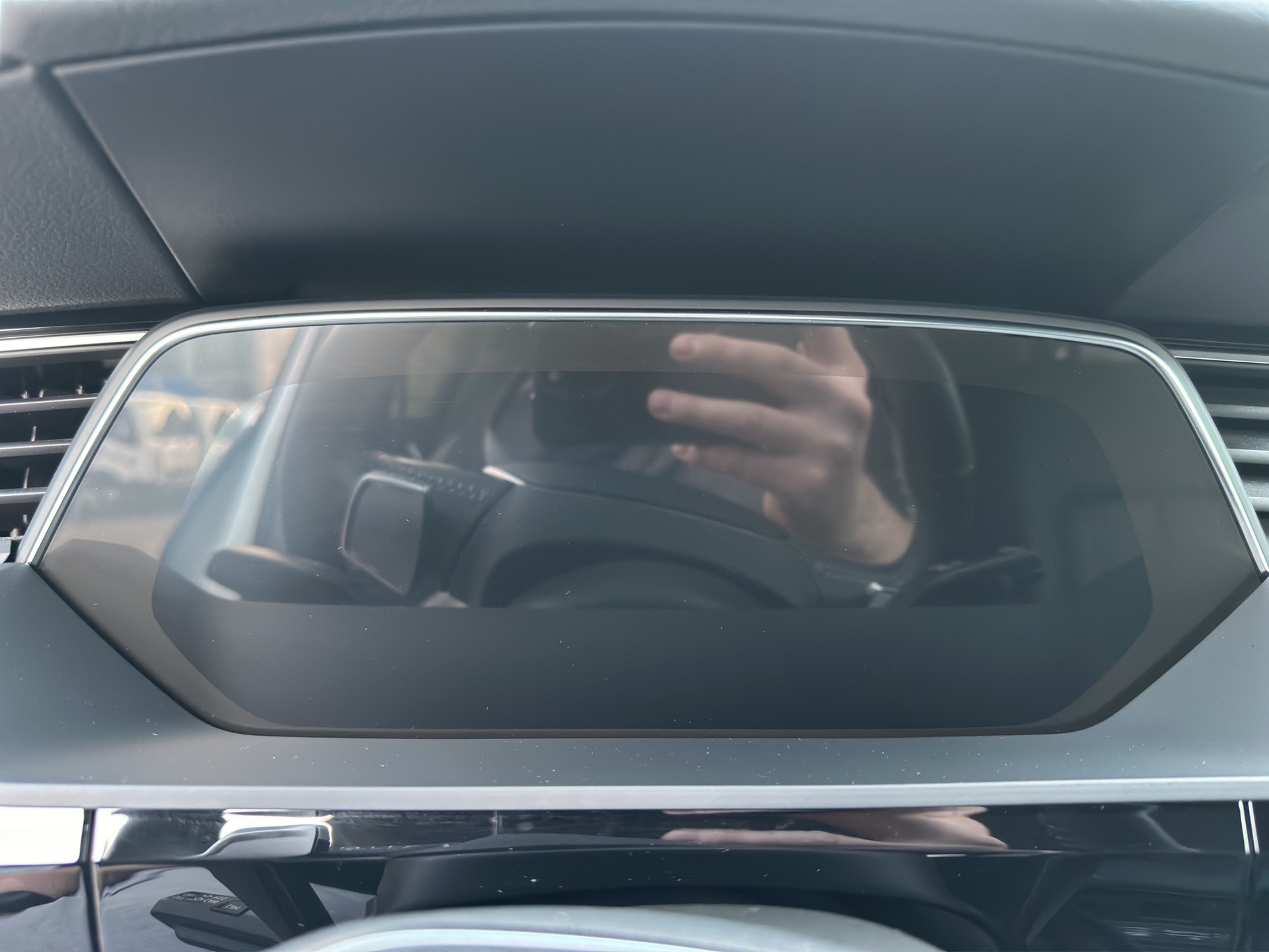 AUDI e-tron 55 S Line quattro-image-10