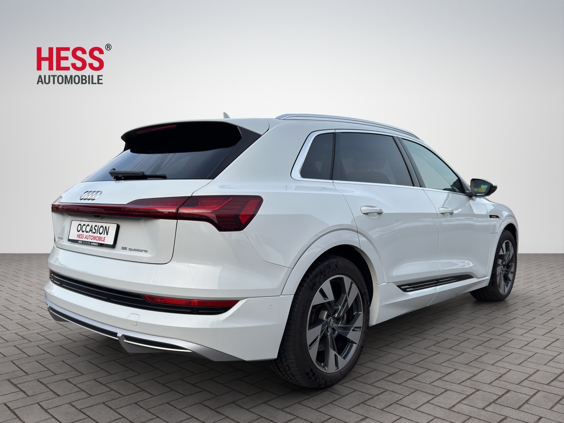 AUDI e-tron 55 S Line quattro-image-6