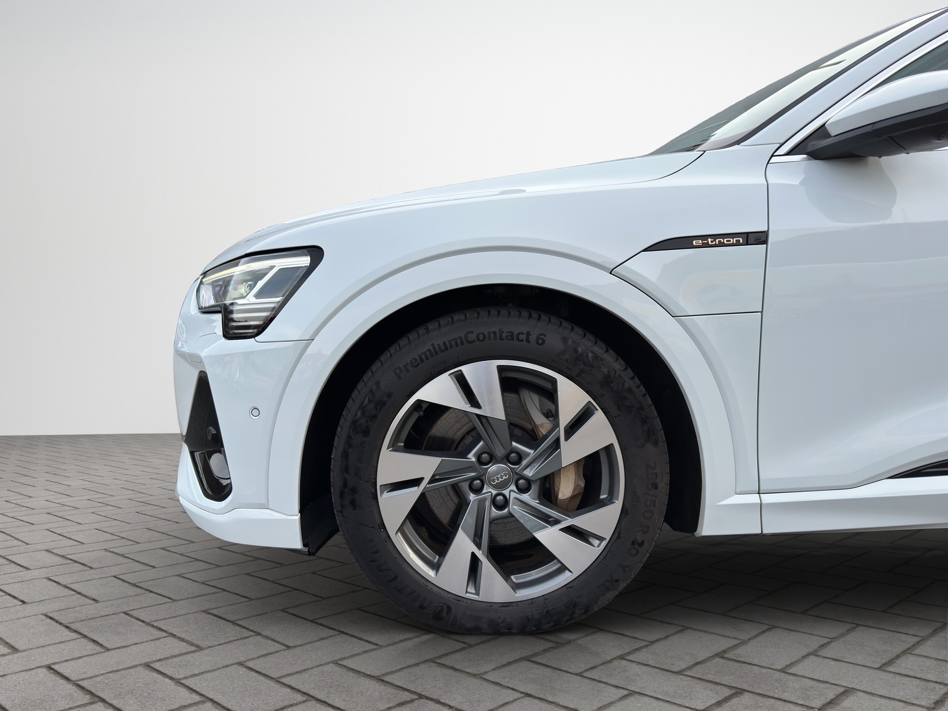 AUDI e-tron 55 S Line quattro-image-19