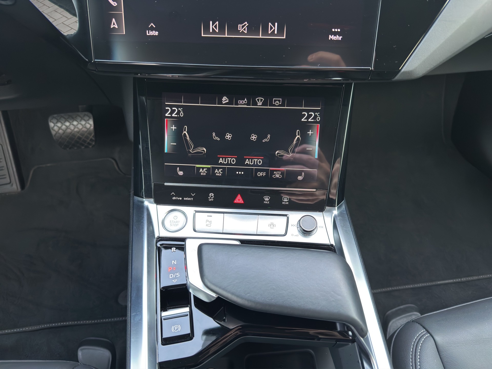 AUDI e-tron 55 S Line quattro-image-14