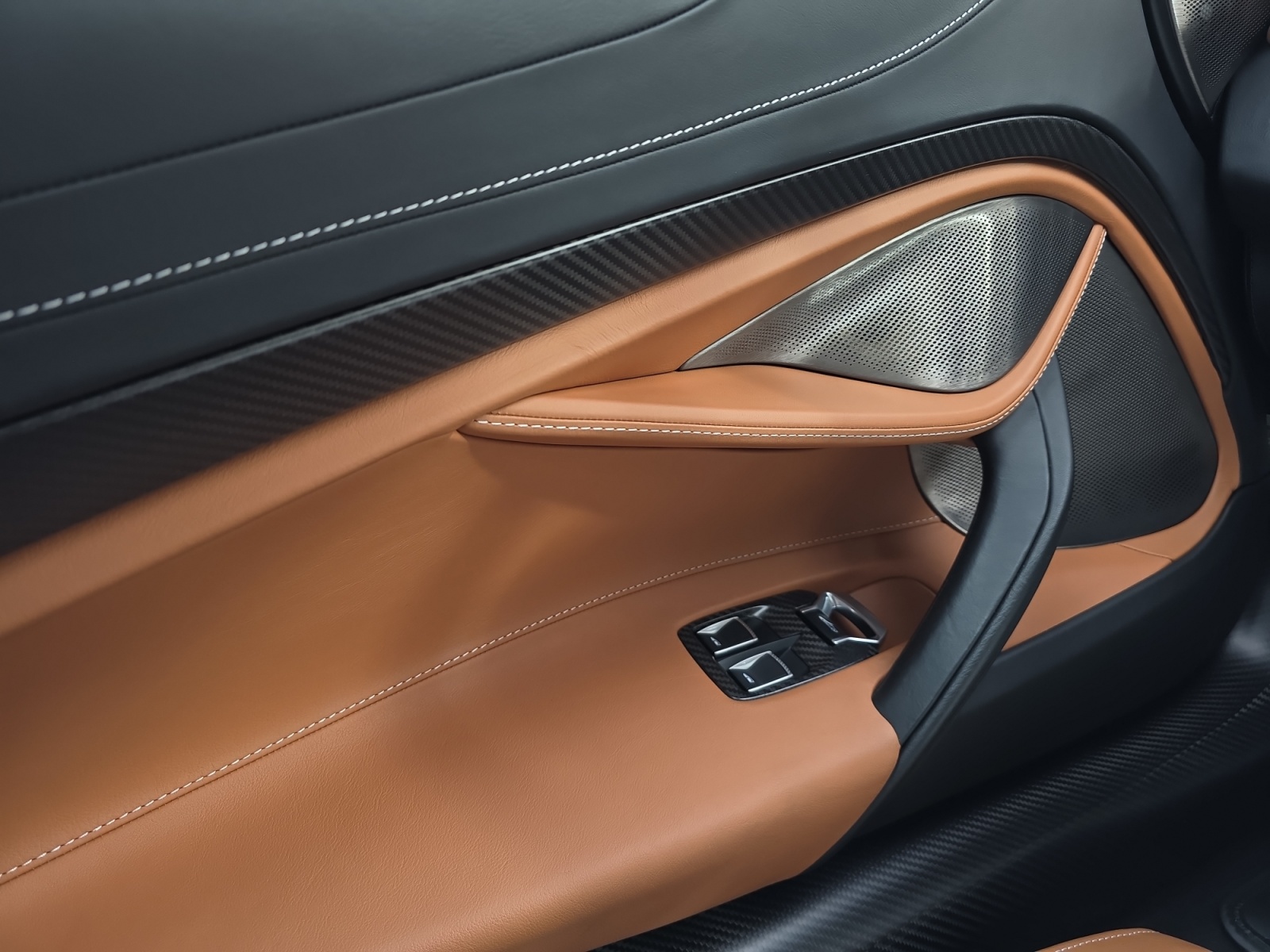 McLAREN 720S Coupé Luxury 4.0 V8 SSG-image-10