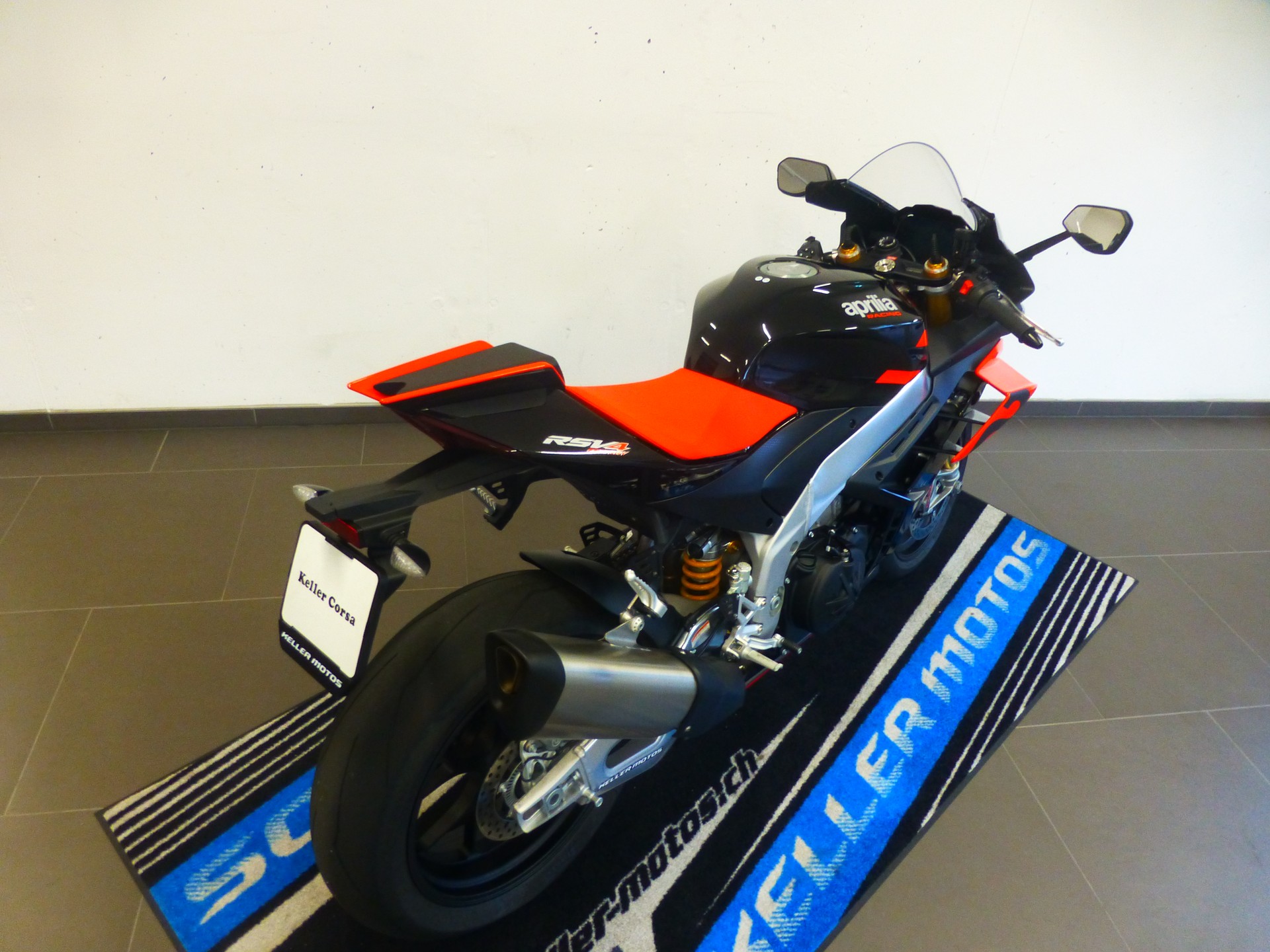 APRILIA RSV4 1100 Factory-image-6