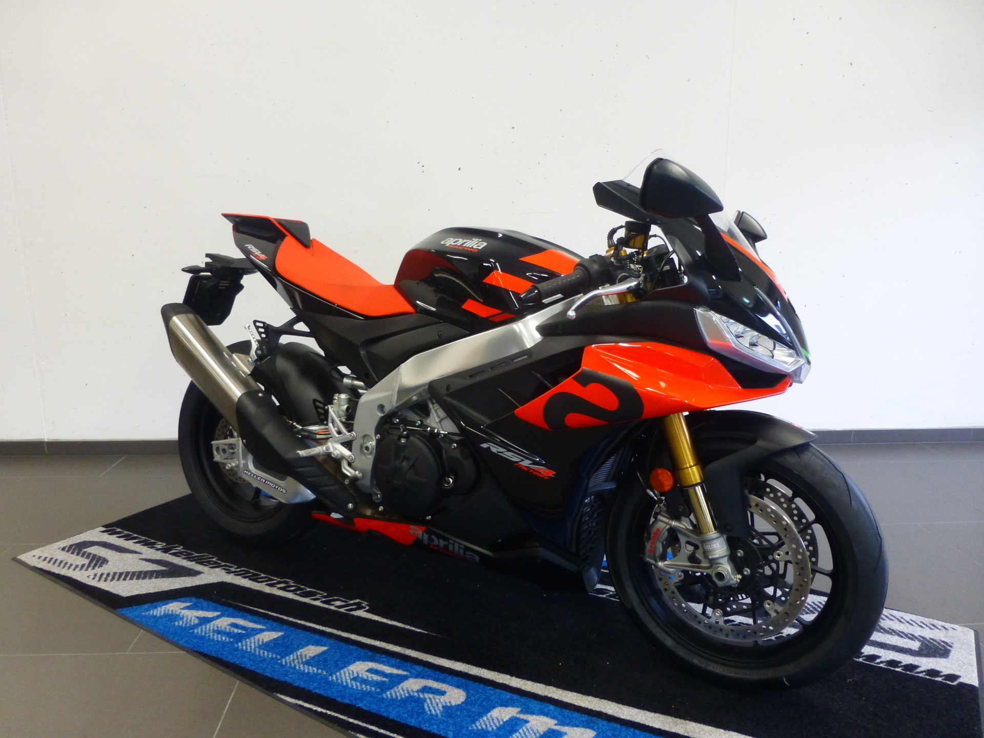 APRILIA RSV4 1100 Factory-image-2