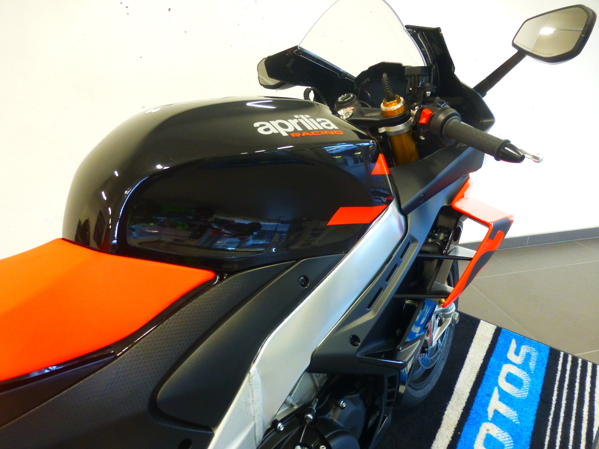 APRILIA RSV4 1100 Factory-image-9
