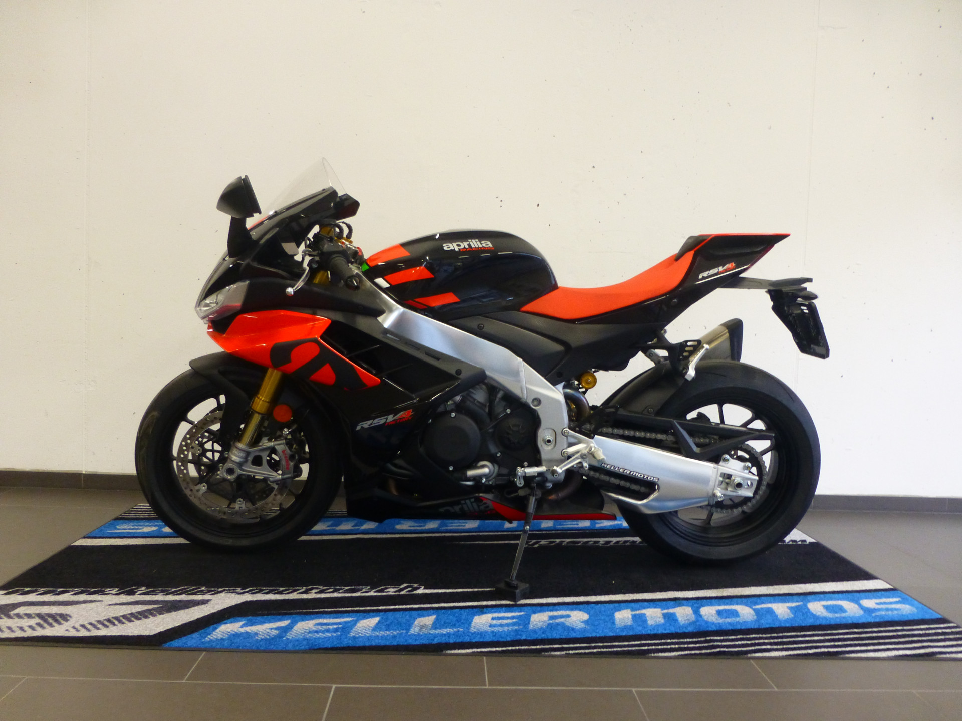 APRILIA RSV4 1100 Factory-image-1