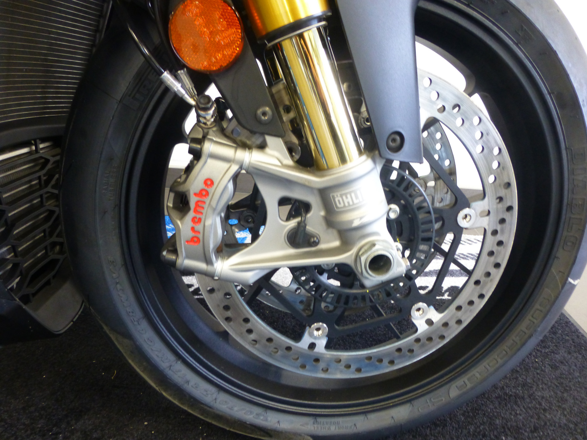 APRILIA RSV4 1100 Factory-image-5