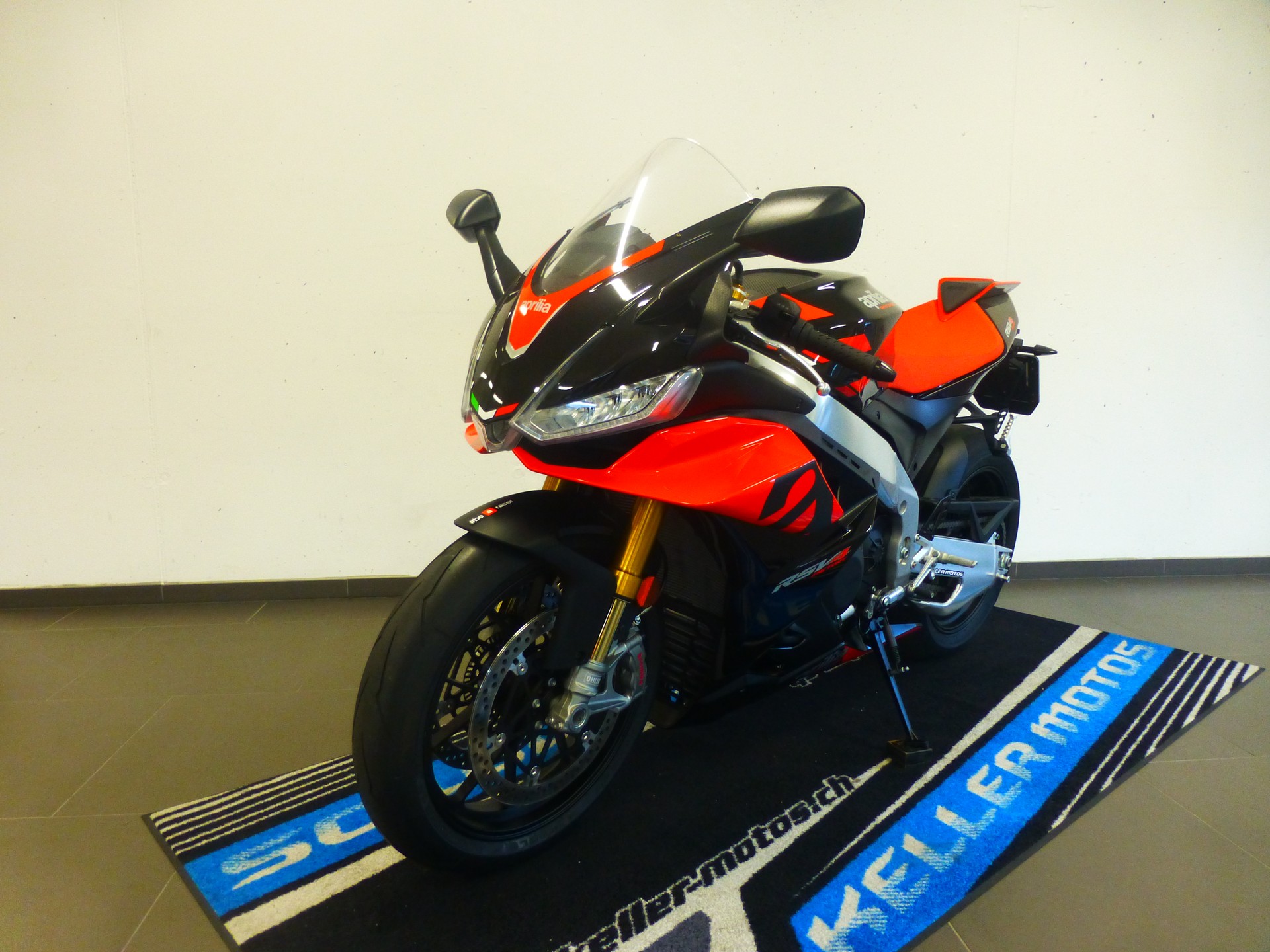 APRILIA RSV4 1100 Factory-image-11