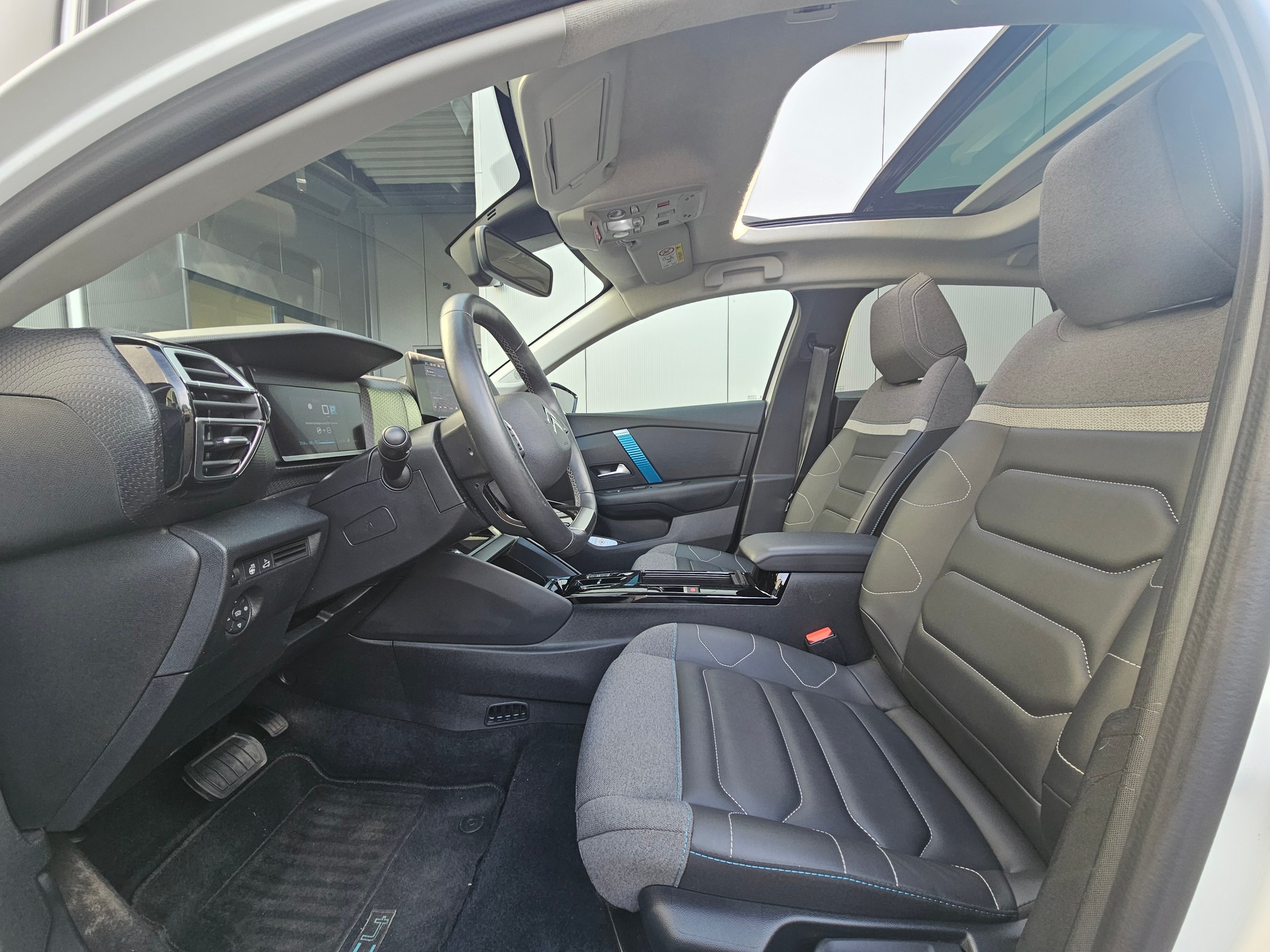 CITROEN C4 X 100 kW Shine-image-5
