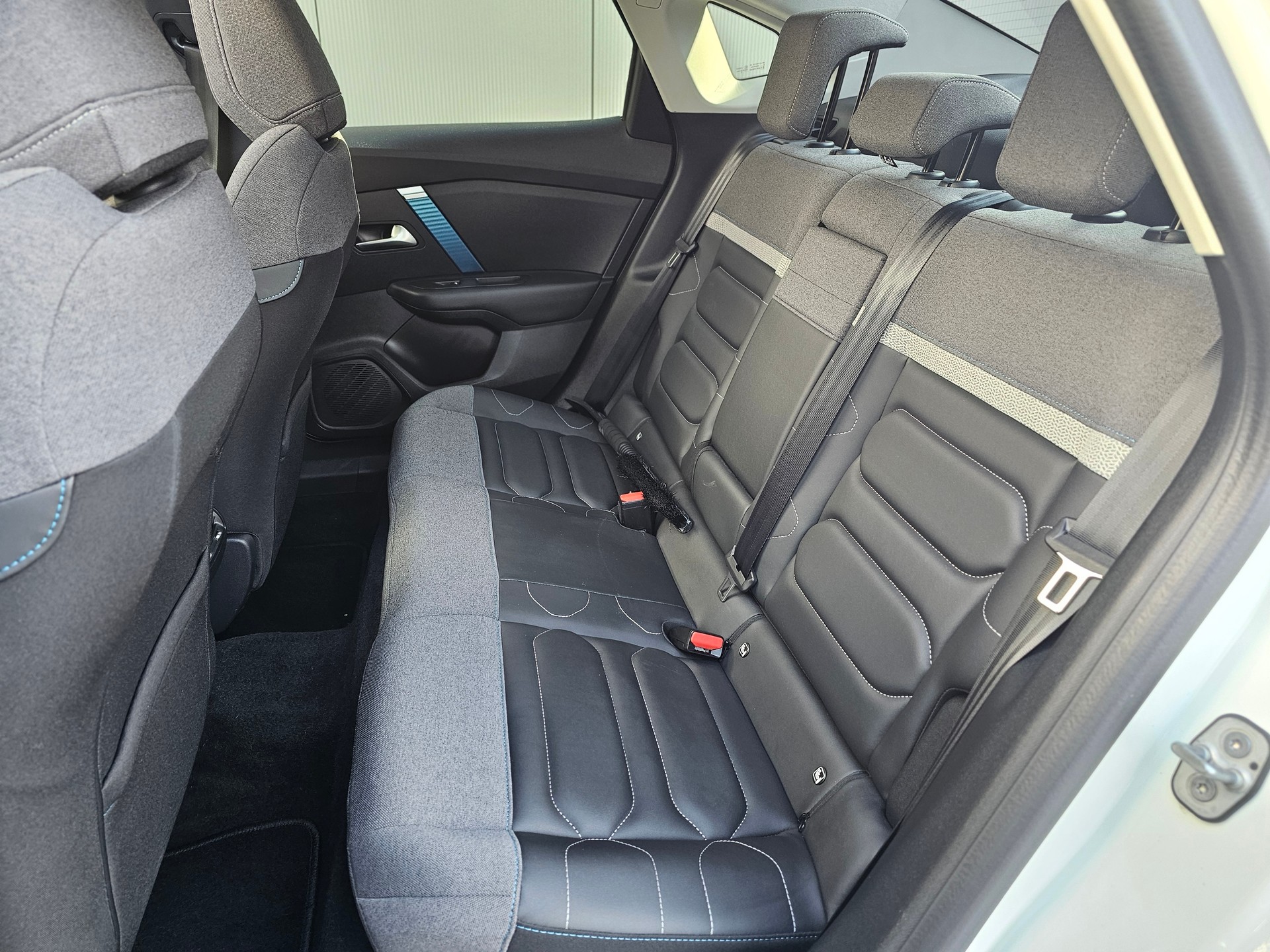 CITROEN C4 X 100 kW Shine-image-10