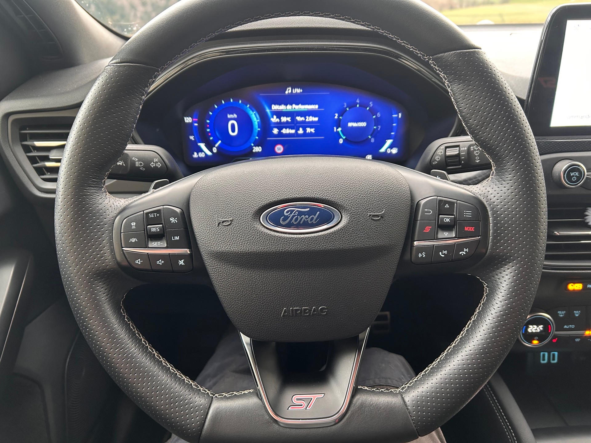FORD Focus ST 2.3 Styling Paket Automat-image-9