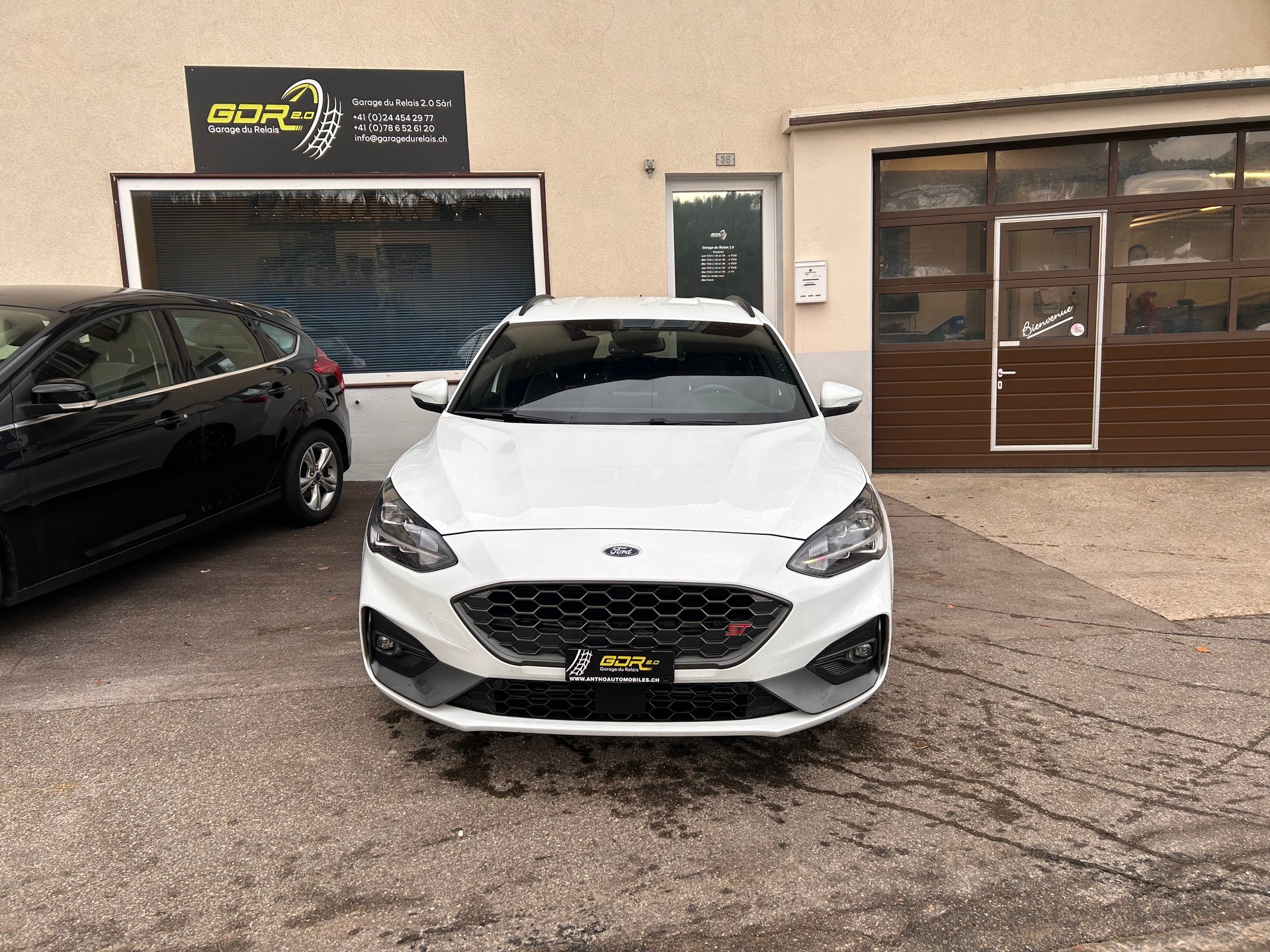 FORD Focus ST 2.3 Styling Paket Automat-image-6