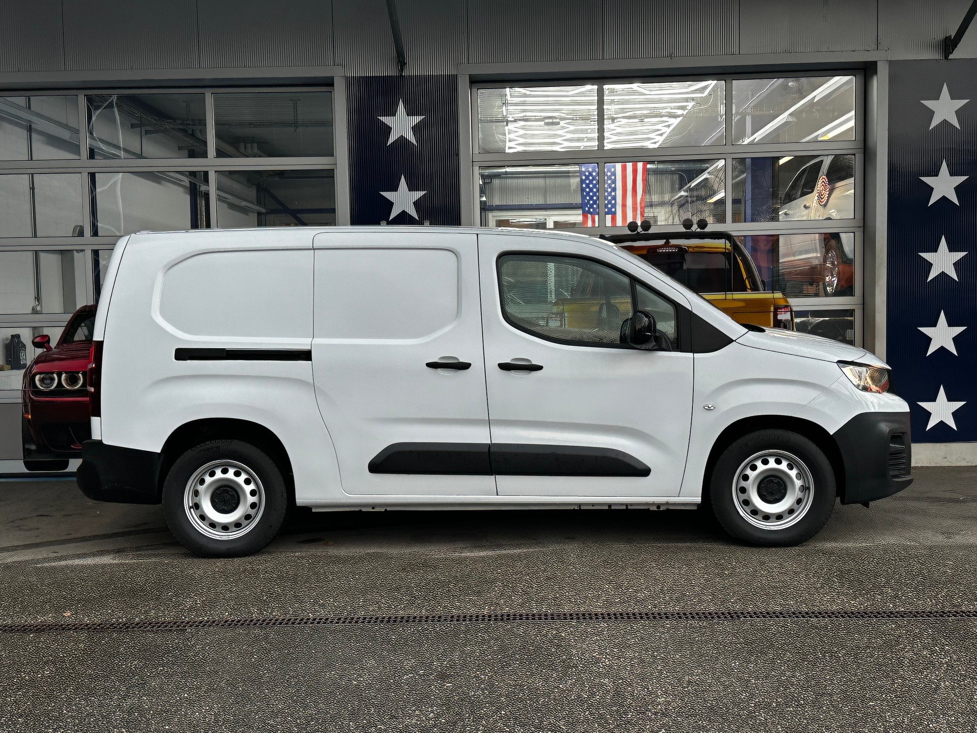 PEUGEOT e-Partner Long 50kWh Premium-image-4