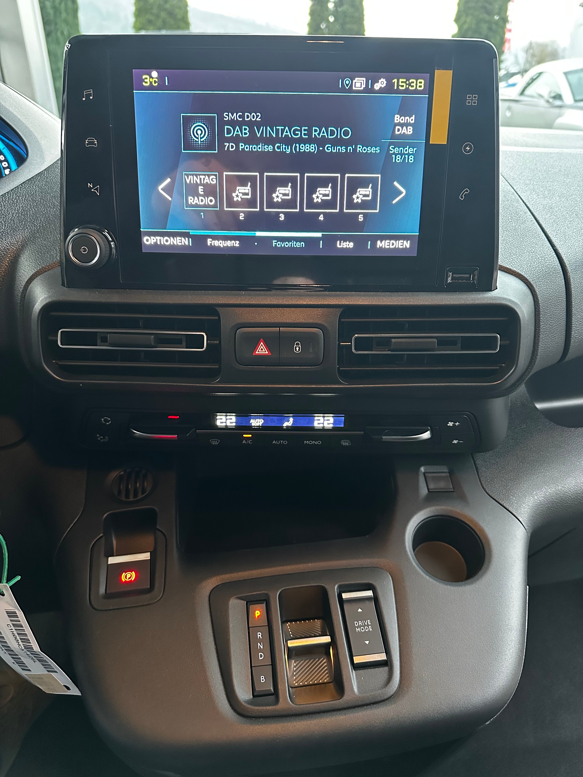 PEUGEOT e-Partner Long 50kWh Premium-image-10