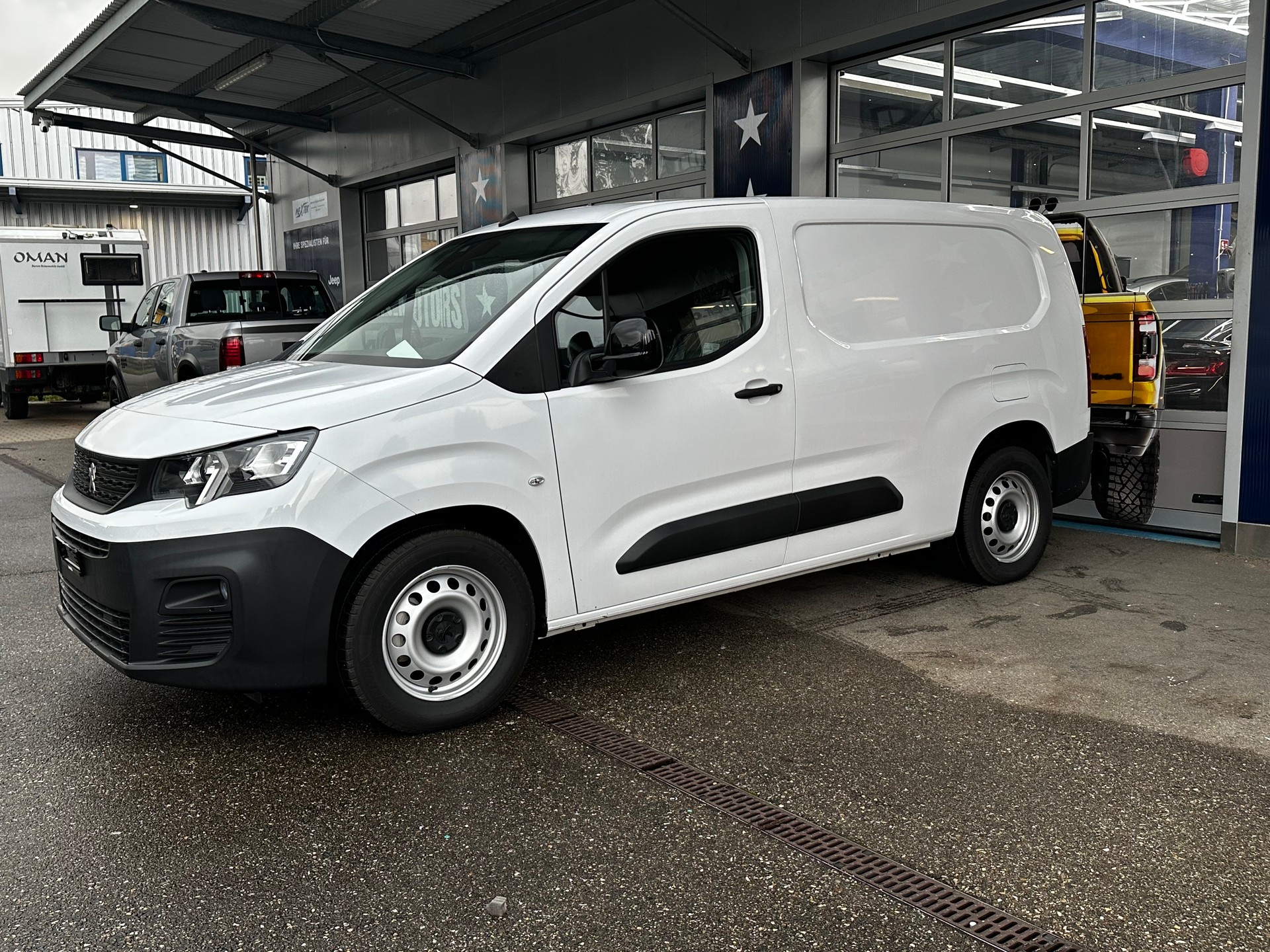 PEUGEOT e-Partner Long 50kWh Premium-image-5
