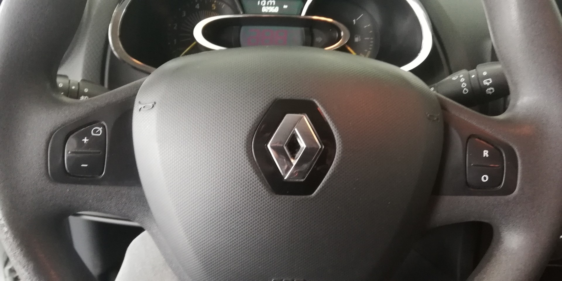 RENAULT Clio Grandtour 1.5 dCi Swiss Edition EDC-image-8