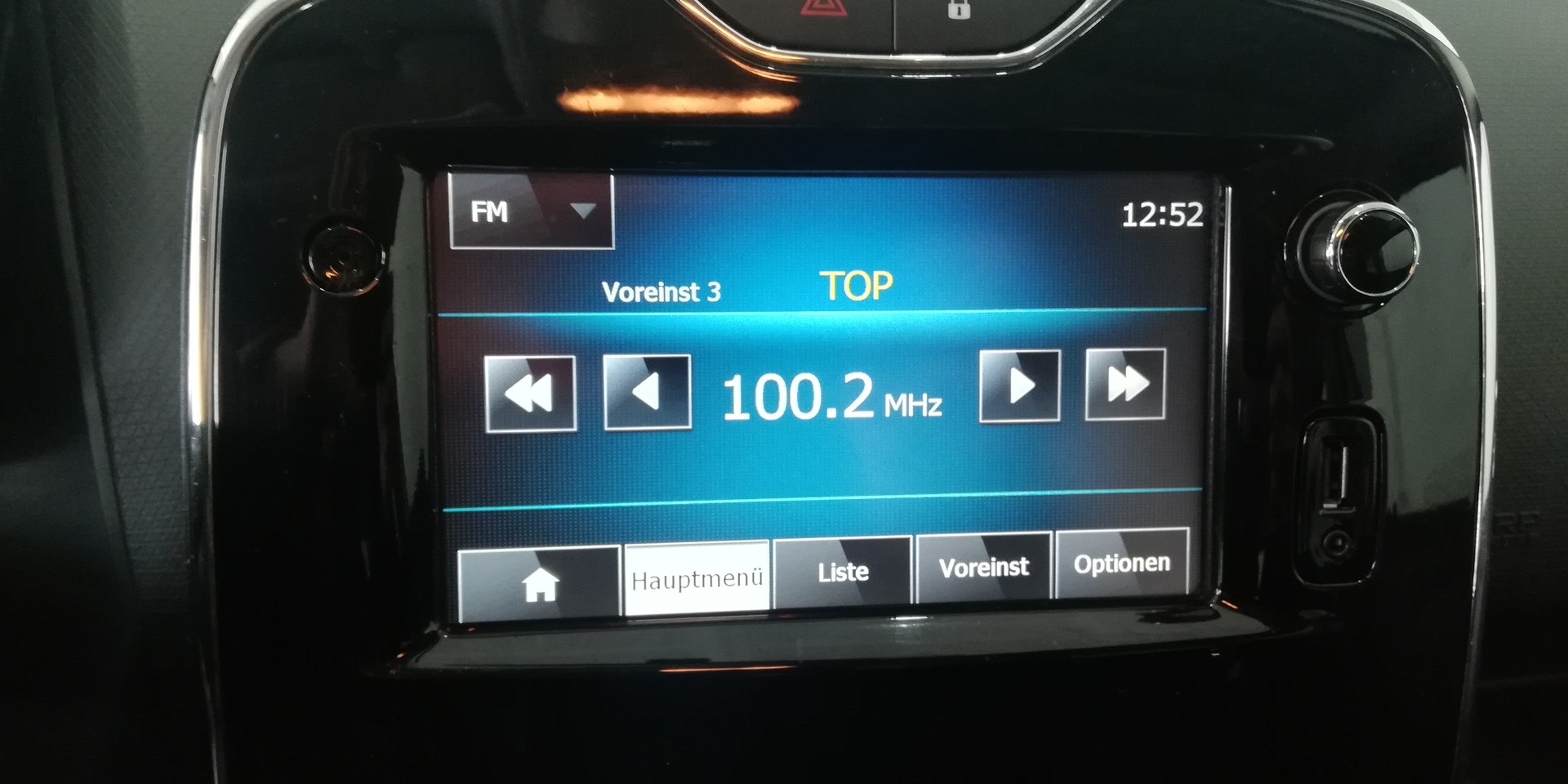 RENAULT Clio Grandtour 1.5 dCi Swiss Edition EDC-image-9