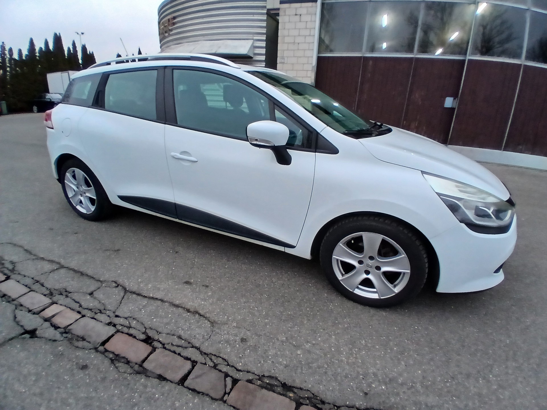 RENAULT Clio Grandtour 1.5 dCi Swiss Edition EDC-image-5