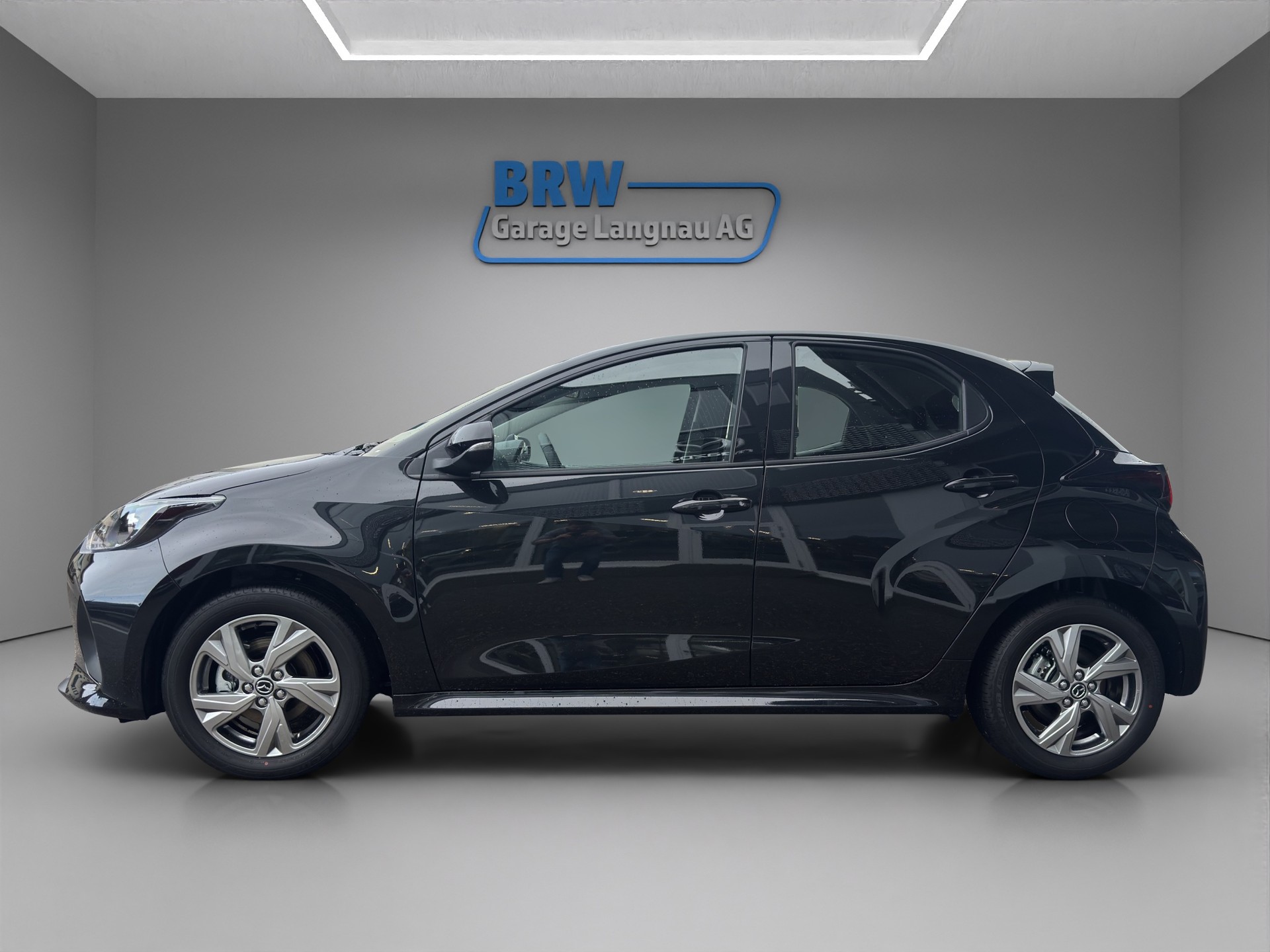 MAZDA 2 Hybrid Exclusive-line-showroom-element-1