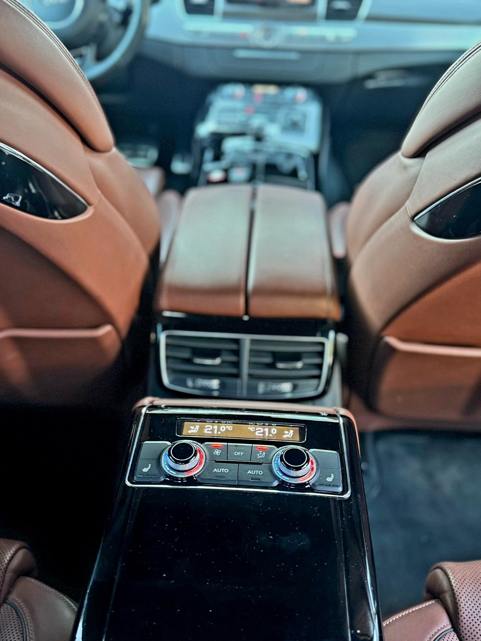 AUDI S8 4.0 TFSI V8 quattro tiptronic-image-8