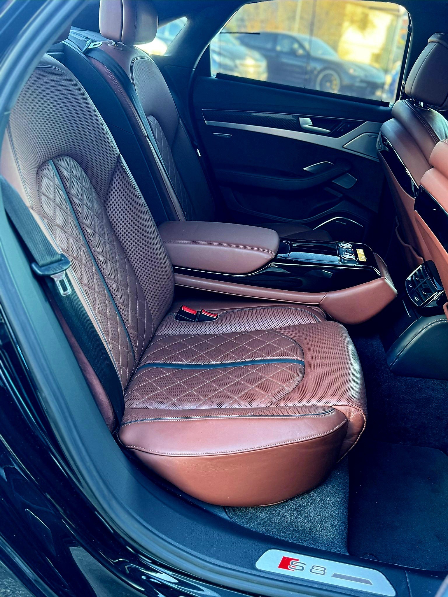 AUDI S8 4.0 TFSI V8 quattro tiptronic-image-9