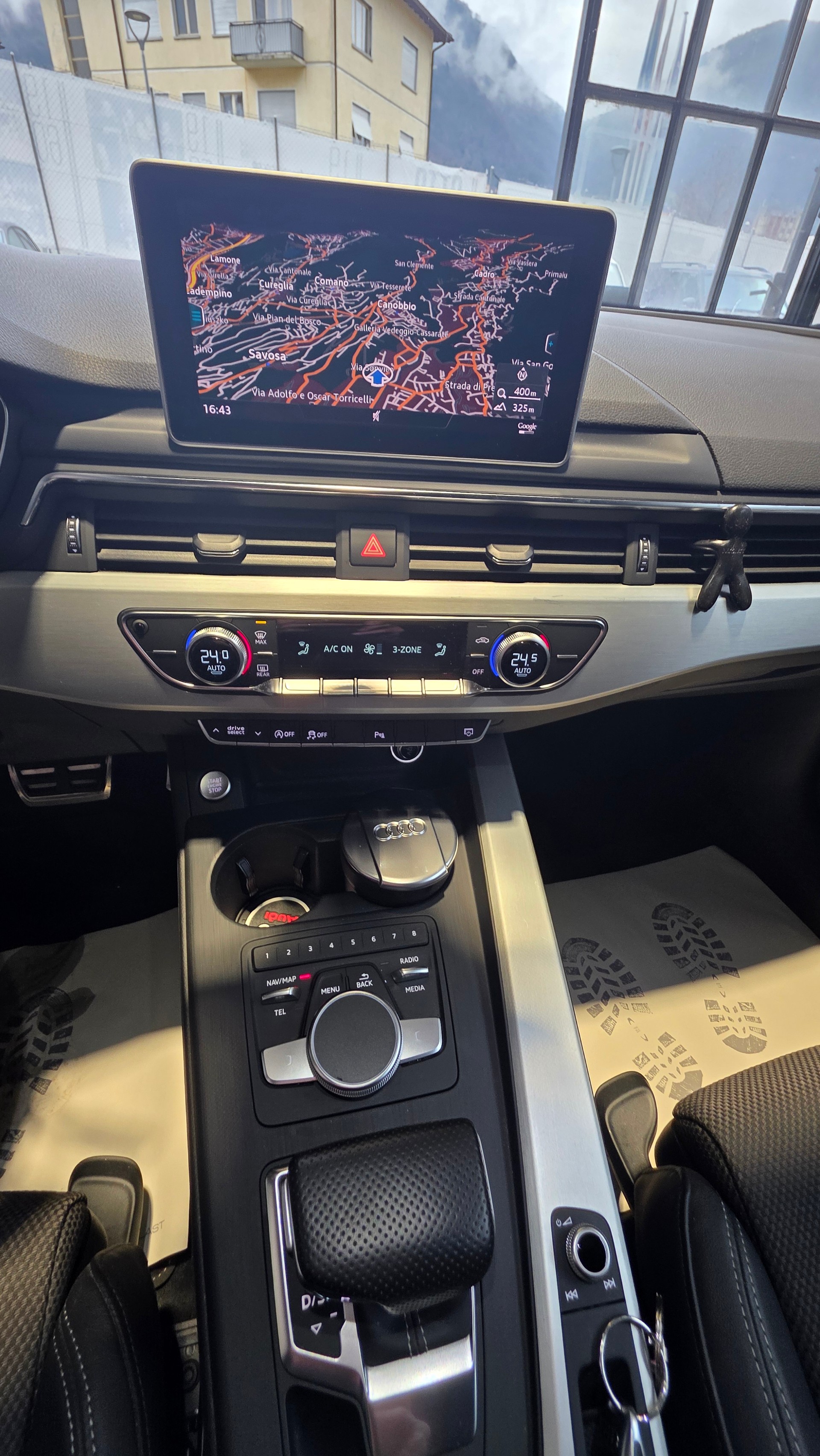 AUDI A4 Limousine 2.0 TFSI S-tronic S Line-image-12