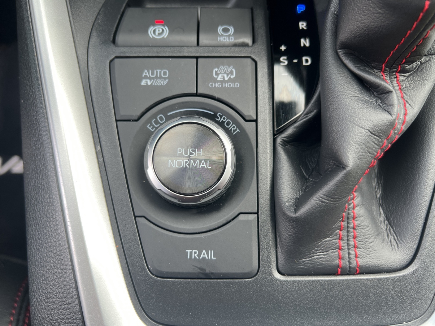 TOYOTA RAV4 2.5 Plug-In-Hybrid Platinum-image-16