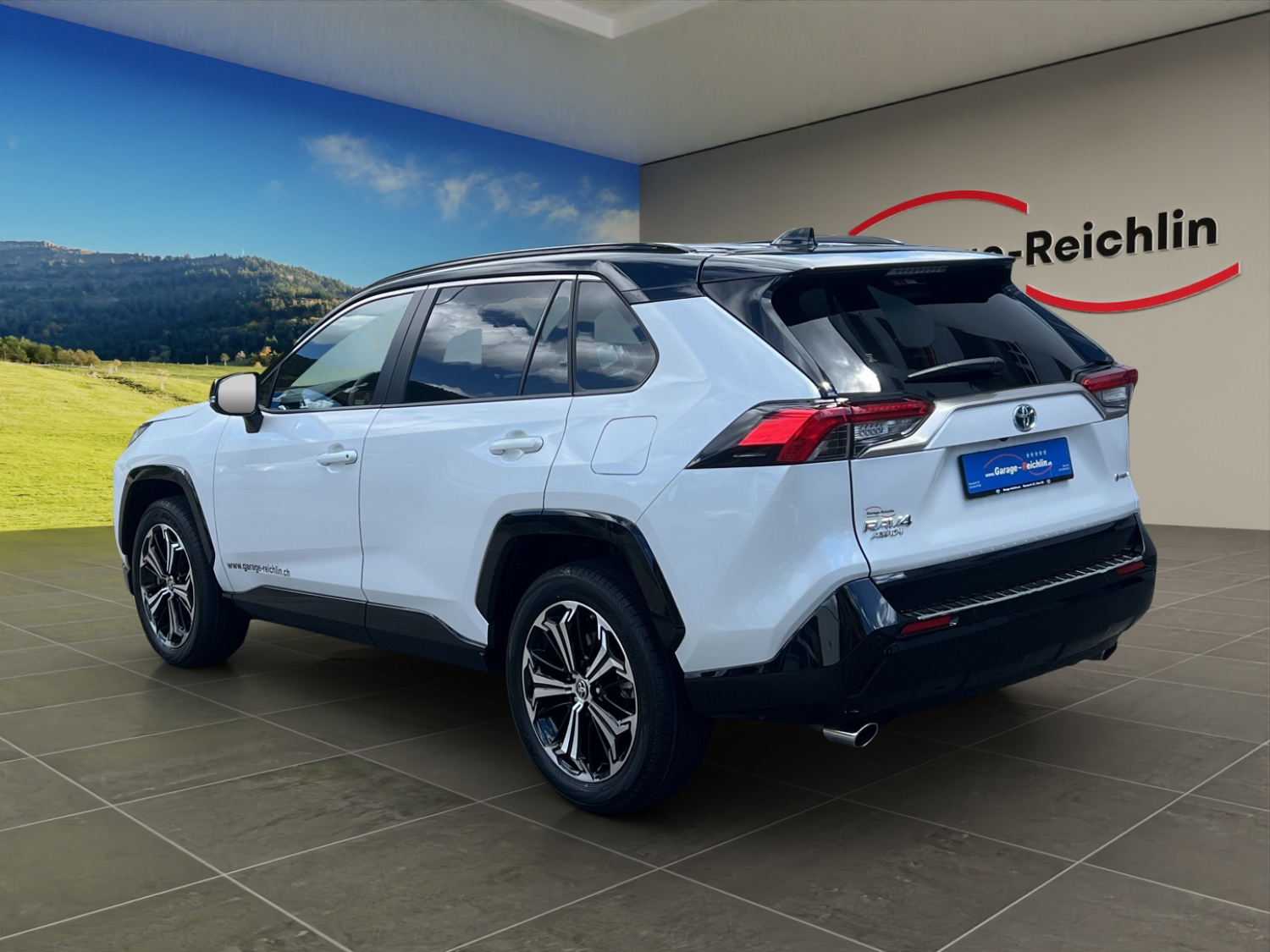 TOYOTA RAV4 2.5 Plug-In-Hybrid Platinum-showroom-element-2