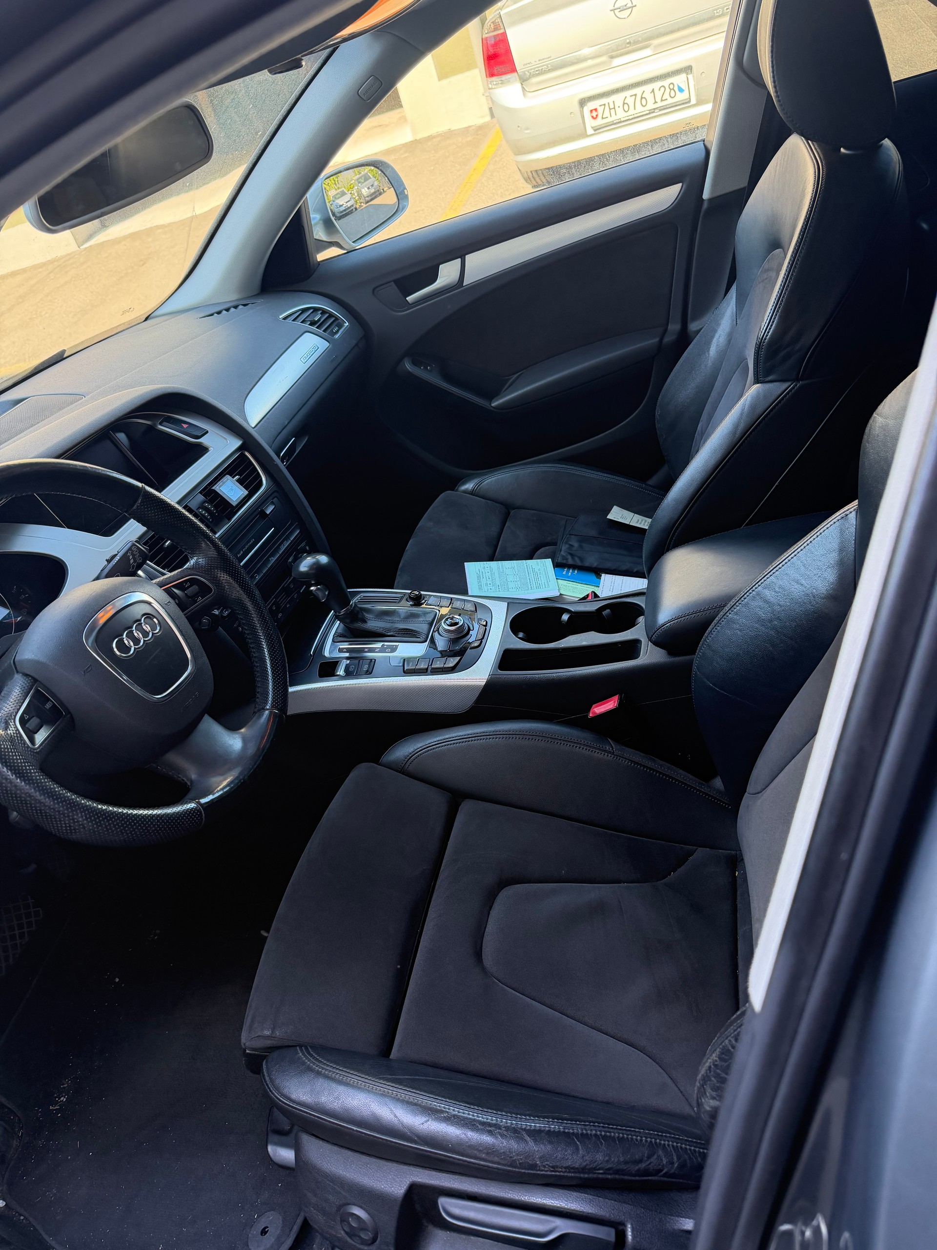 AUDI A4 Avant 2.0 TFSI quattro S-tronic-image-8