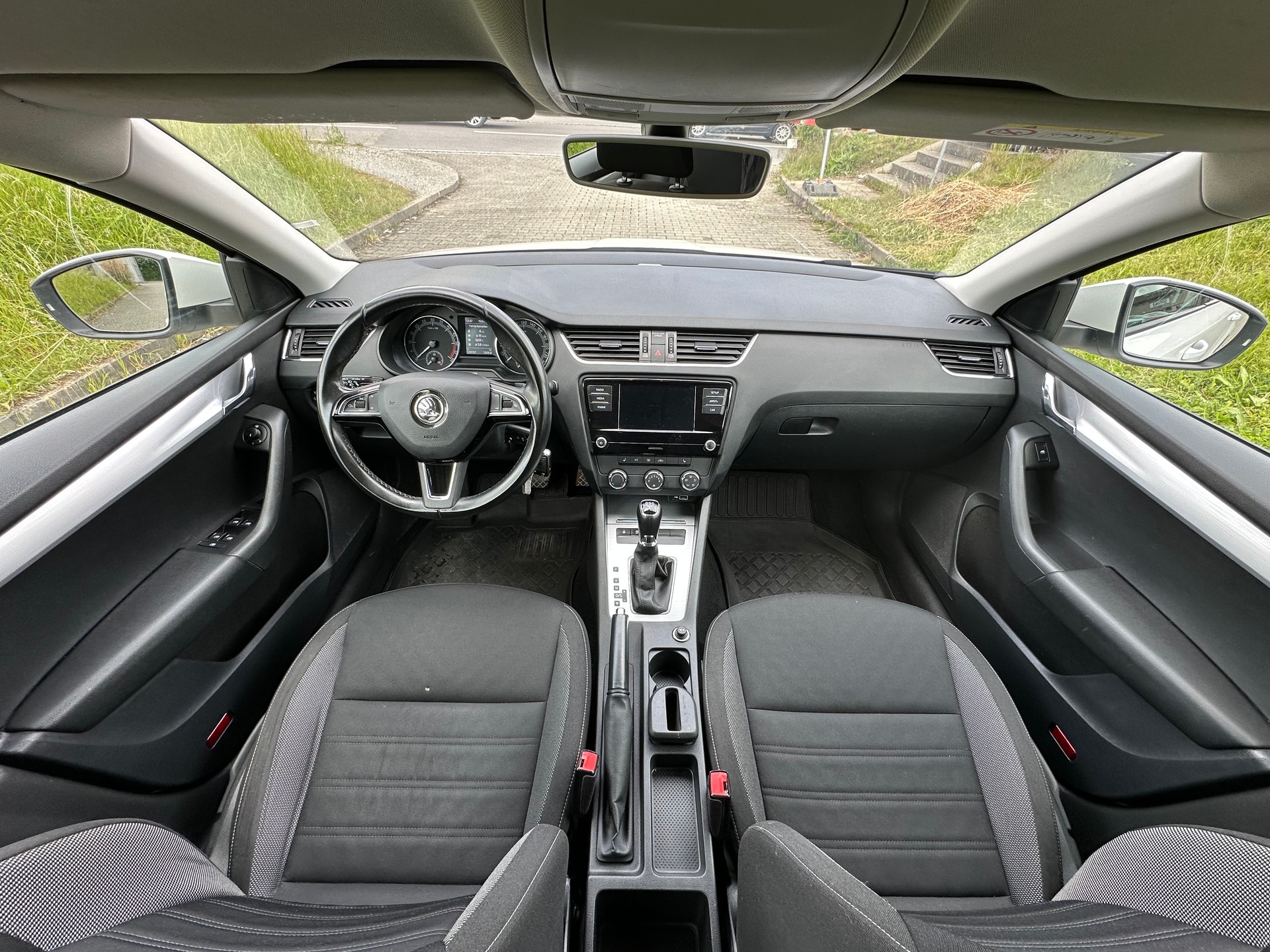 SKODA Octavia Combi 1.6 TDI Active DSG-image-8