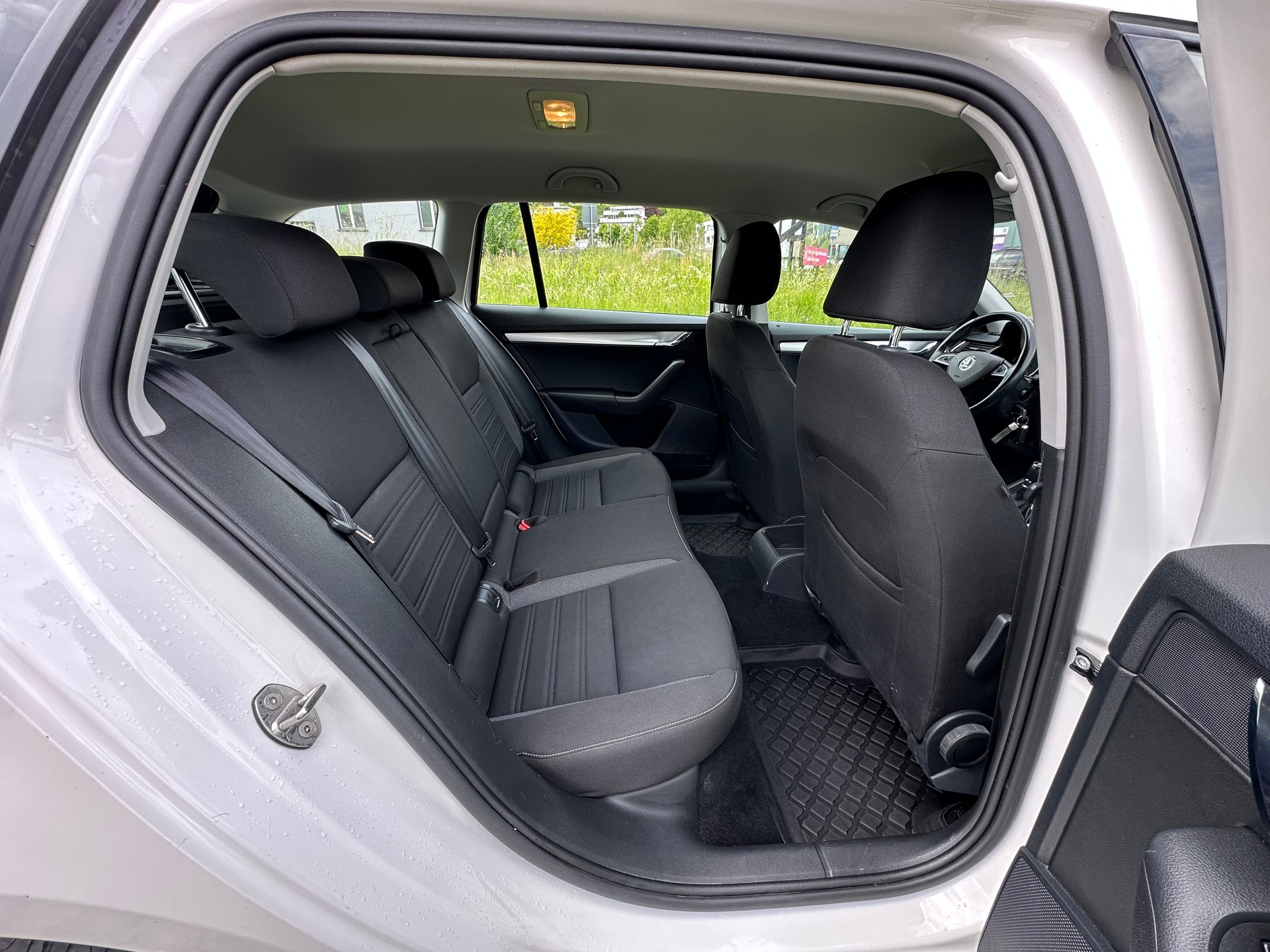 SKODA Octavia Combi 1.6 TDI Active DSG-image-7
