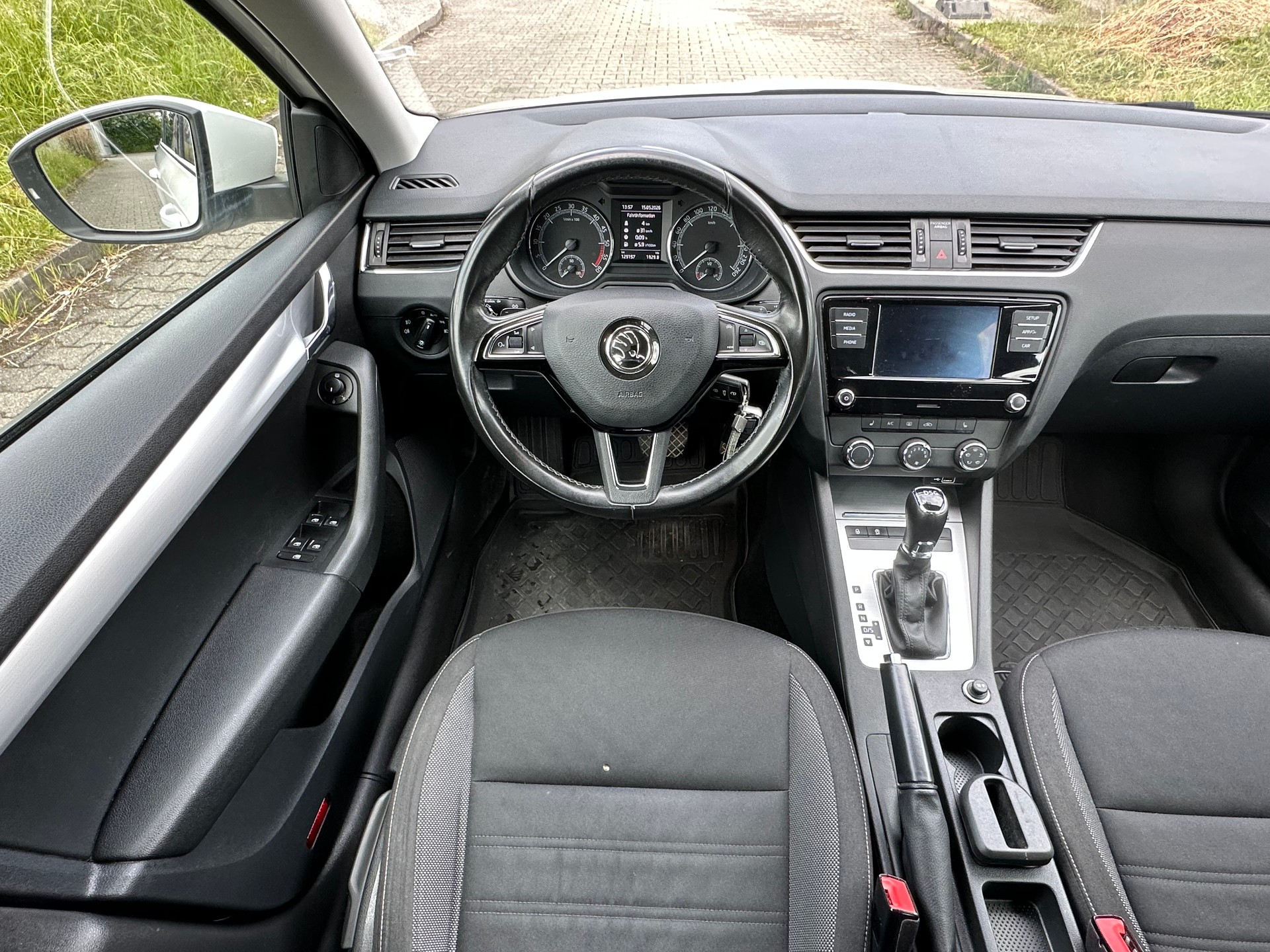 SKODA Octavia Combi 1.6 TDI Active DSG-image-9
