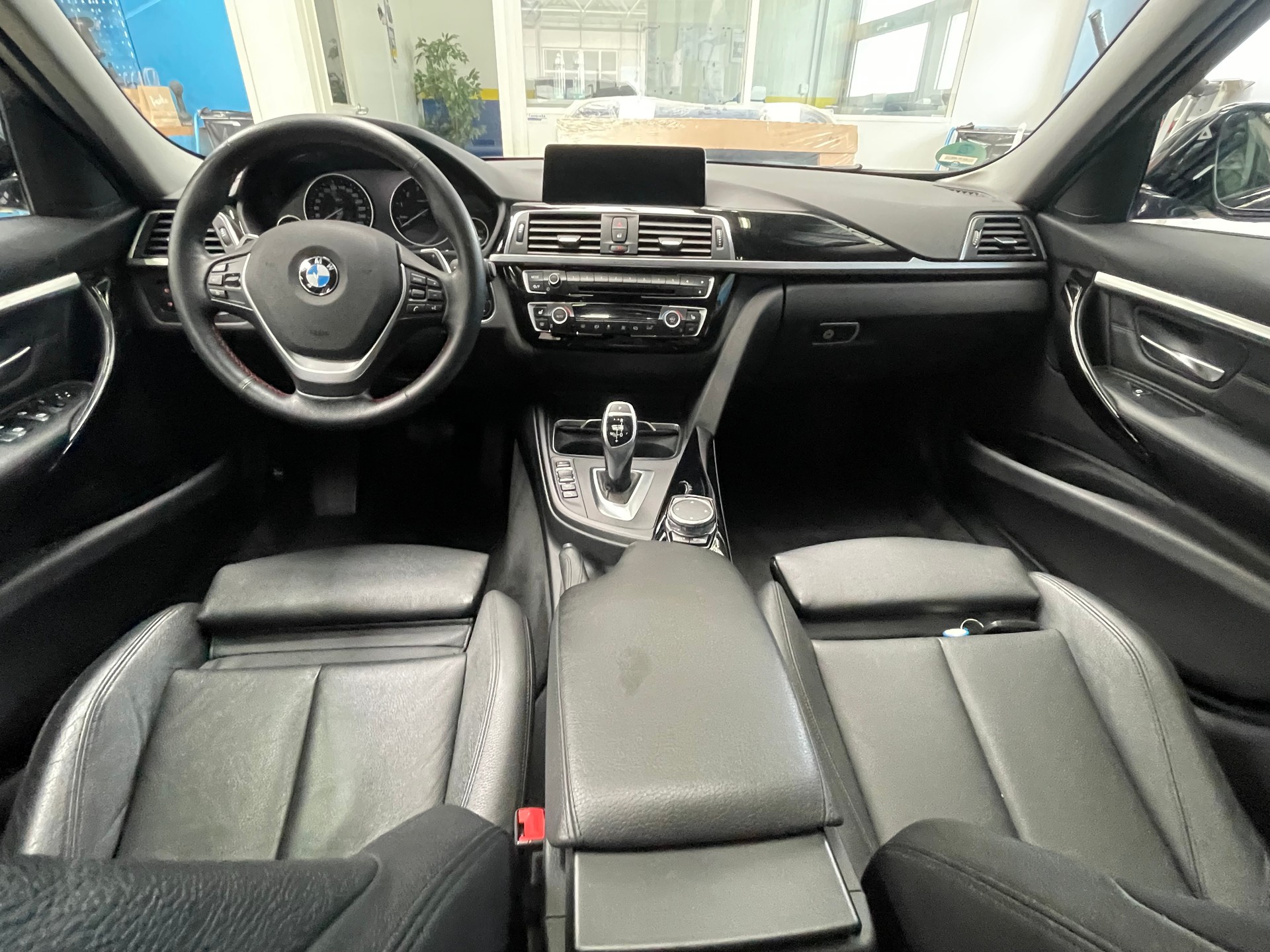 BMW 340i xDrive-image-3