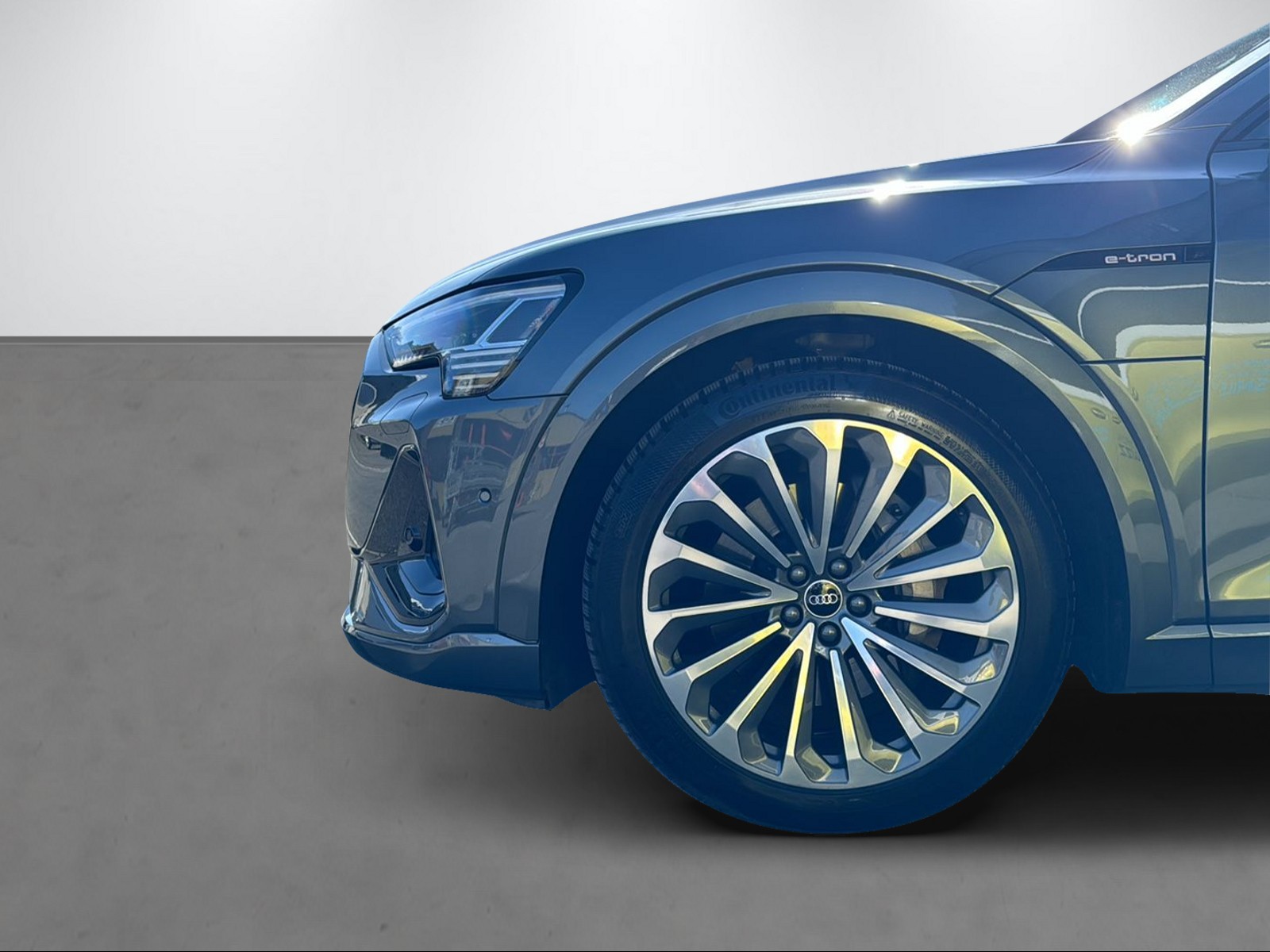 AUDI e-tron Sportback 55 S Line quattro-image-4
