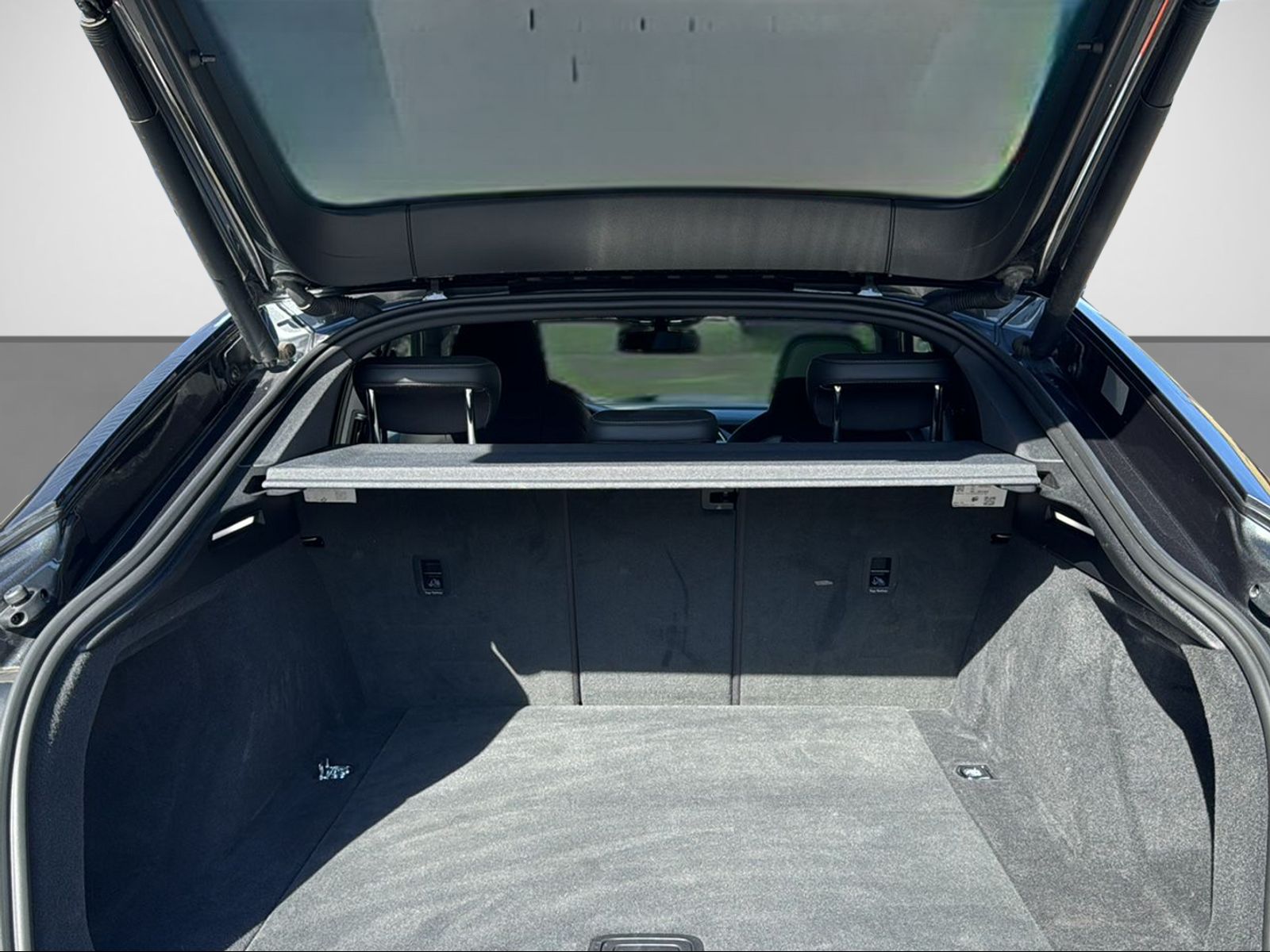 AUDI e-tron Sportback 55 S Line quattro-image-5
