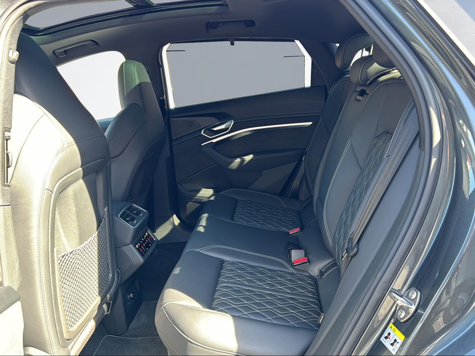 AUDI e-tron Sportback 55 S Line quattro-image-8