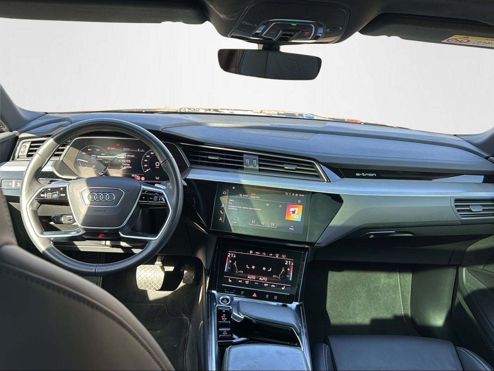 AUDI e-tron Sportback 55 S Line quattro-image-11