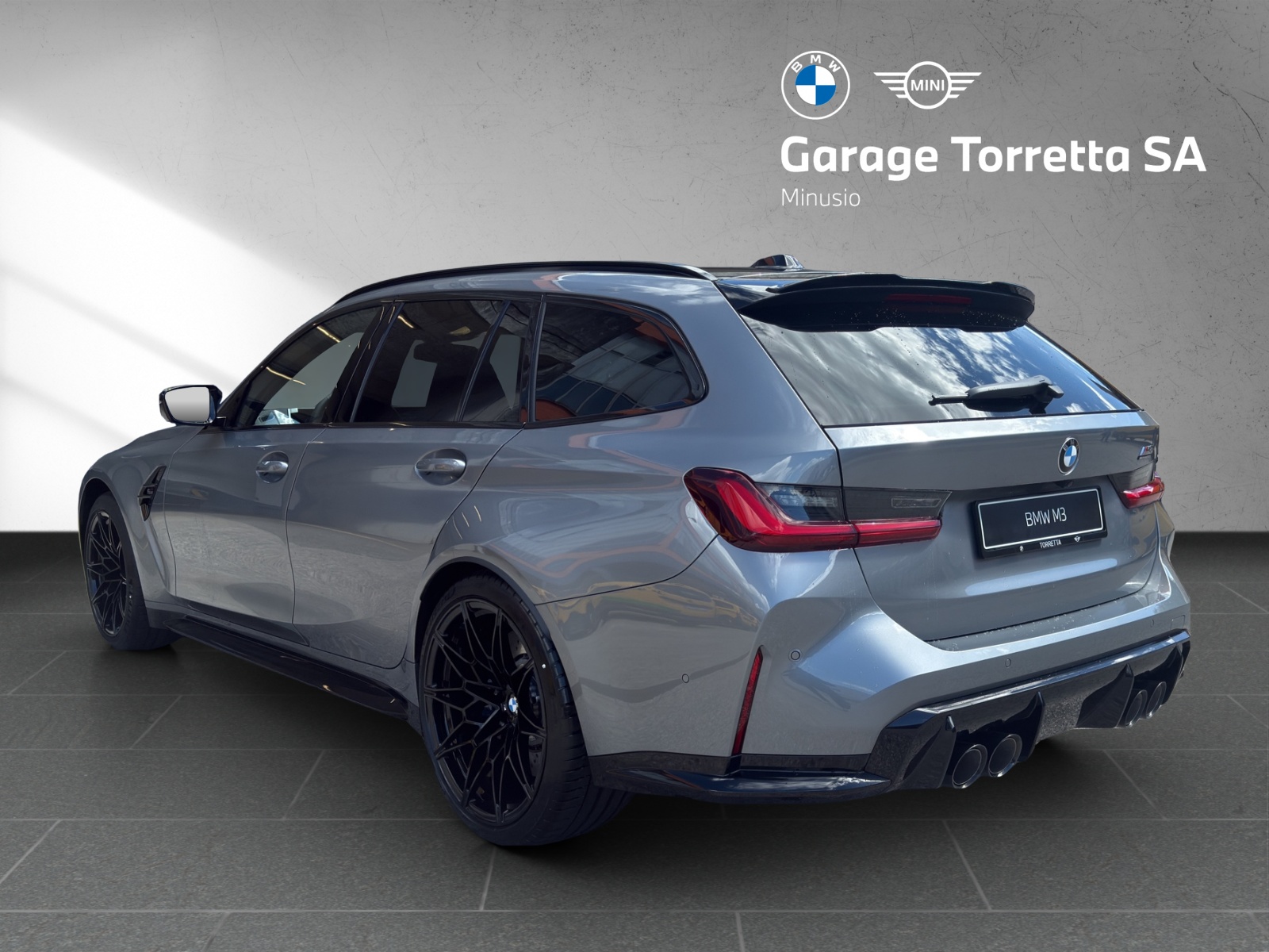 BMW M3 Touring xDrive Competition M-showroom-element-2