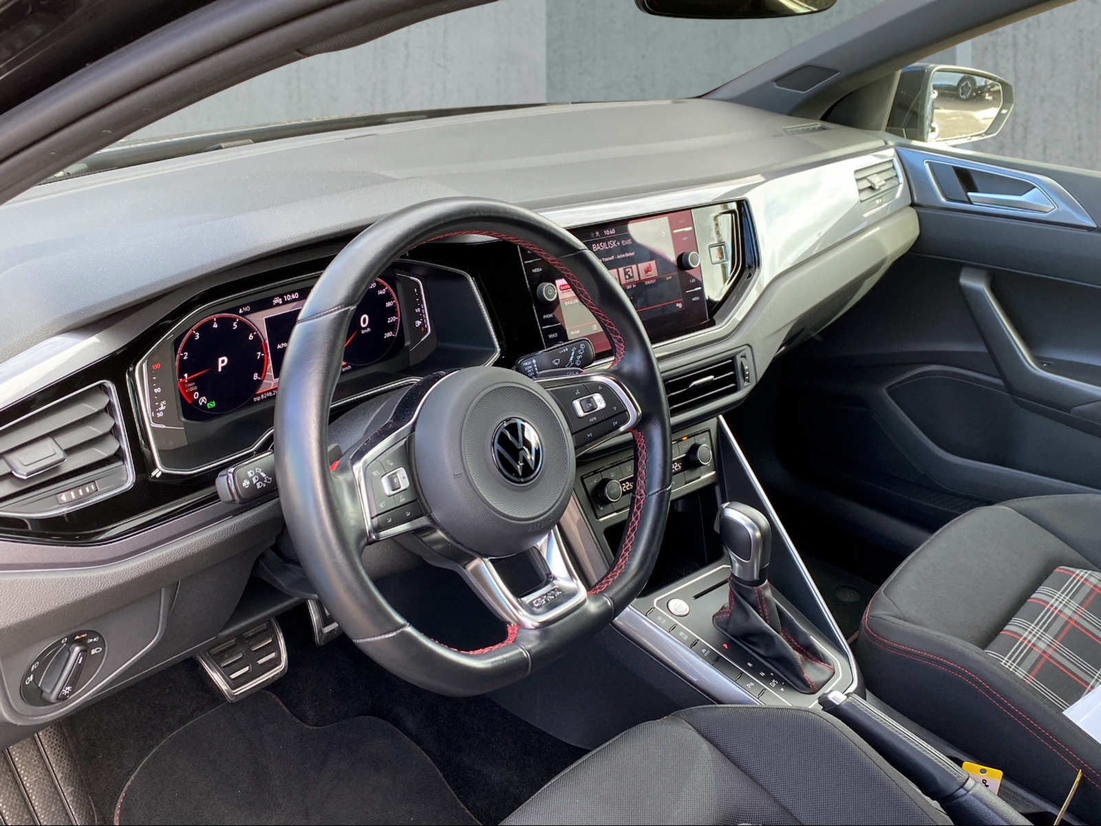 VW Polo 2.0 TSI GTI DSG-image-2