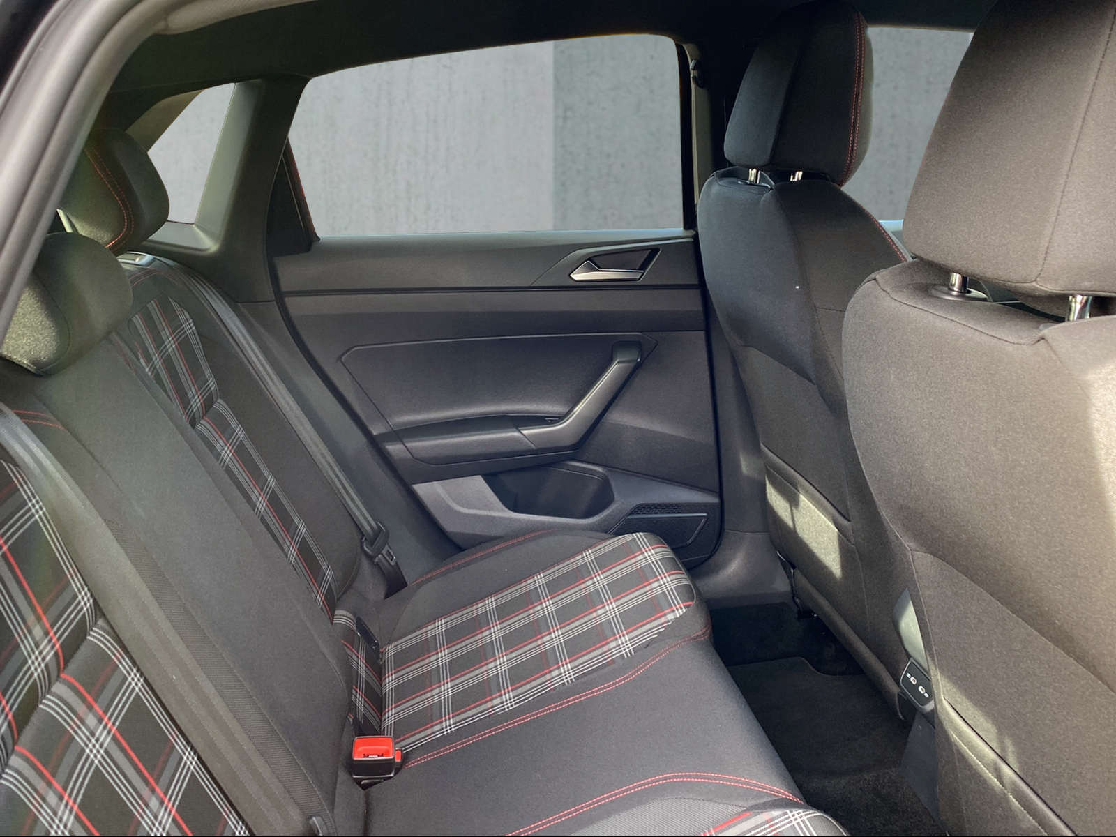 VW Polo 2.0 TSI GTI DSG-image-7