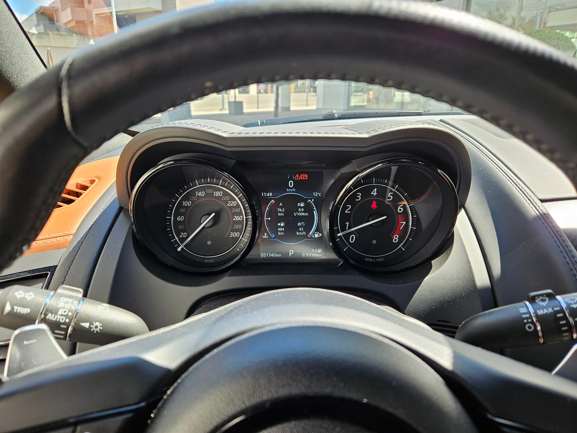 JAGUAR 2.0 R-Dynamic-image-4