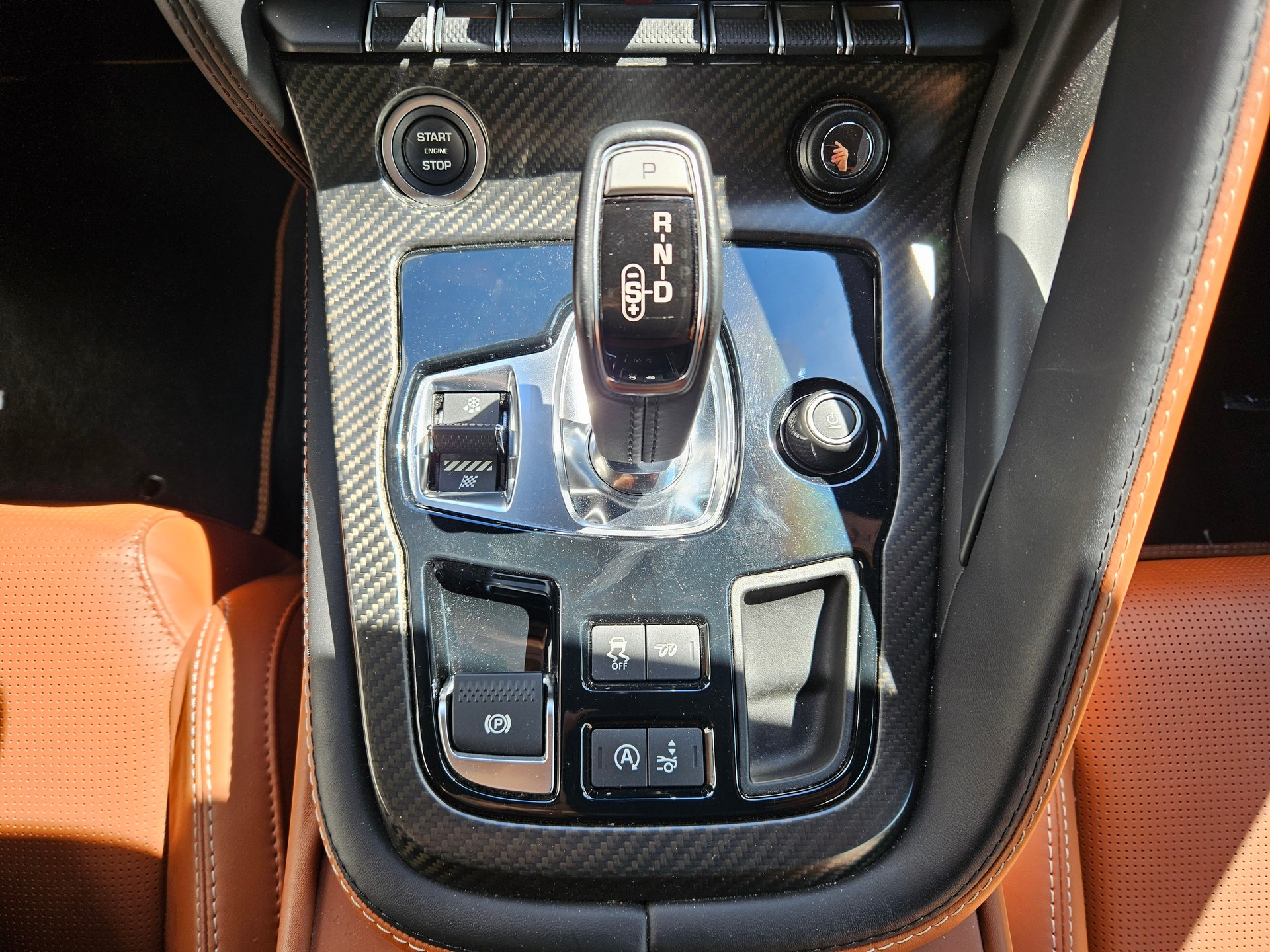JAGUAR 2.0 R-Dynamic-image-7