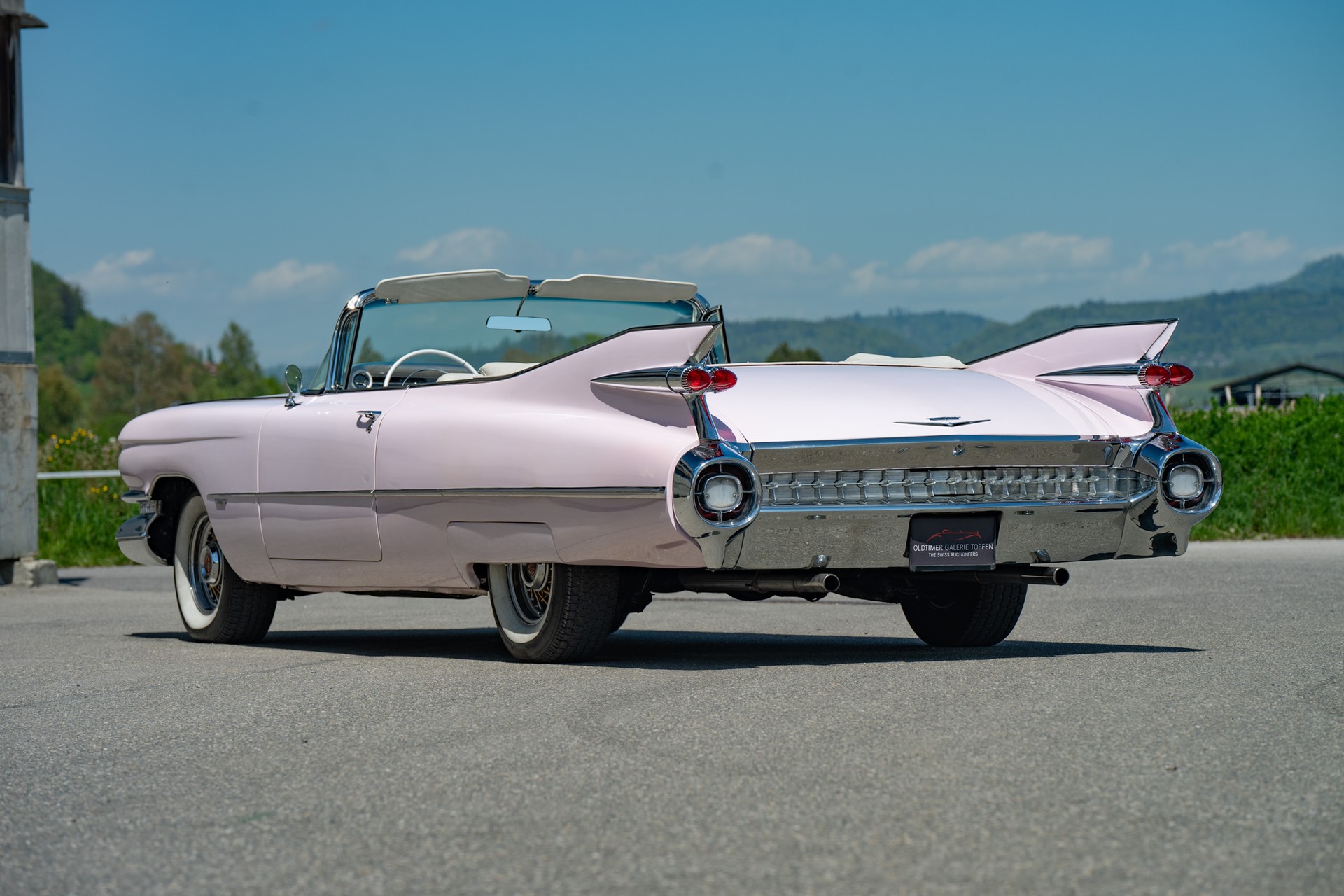CADILLAC Convertible-image-7