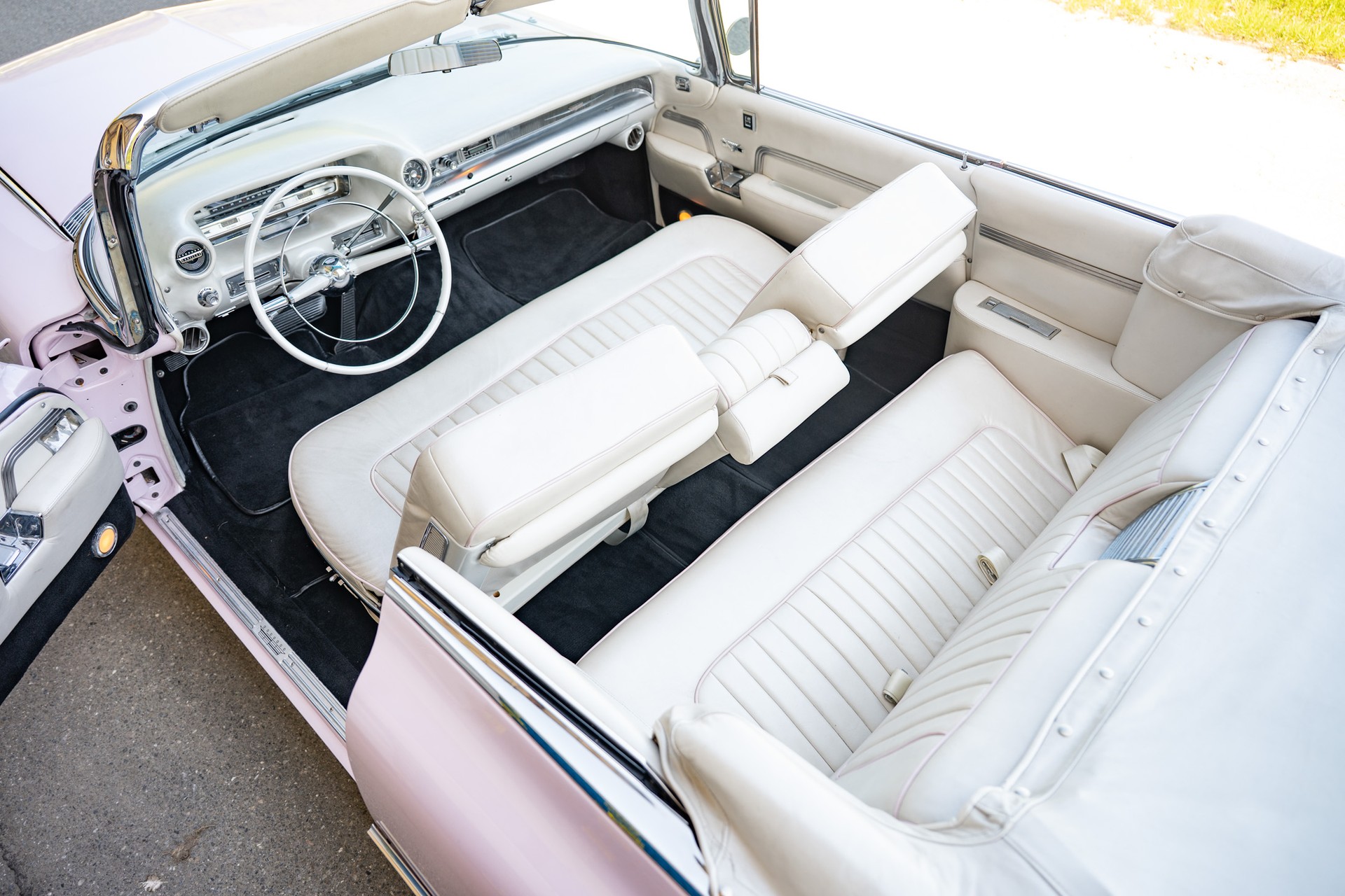 CADILLAC Convertible-image-8