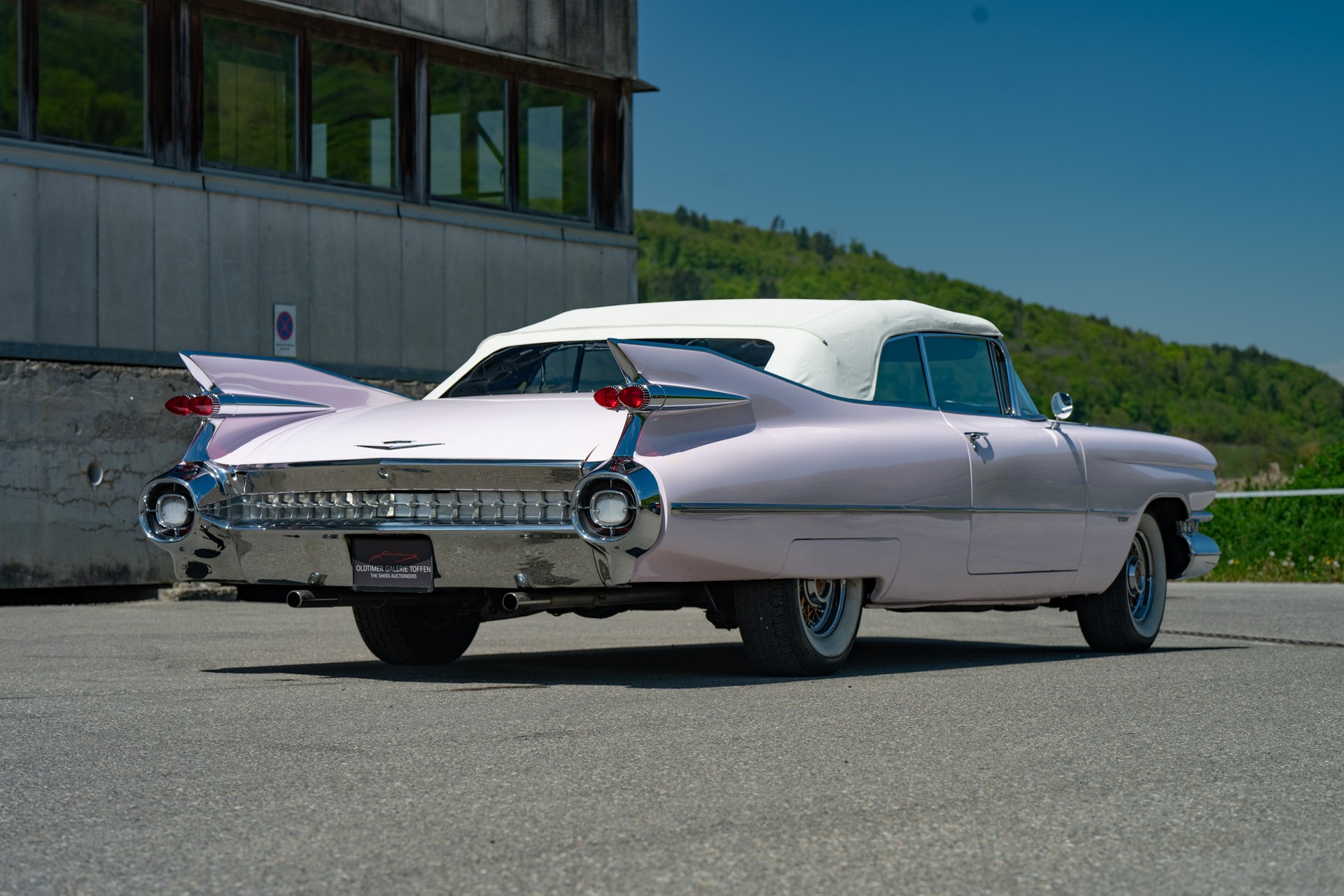 CADILLAC Convertible-image-6